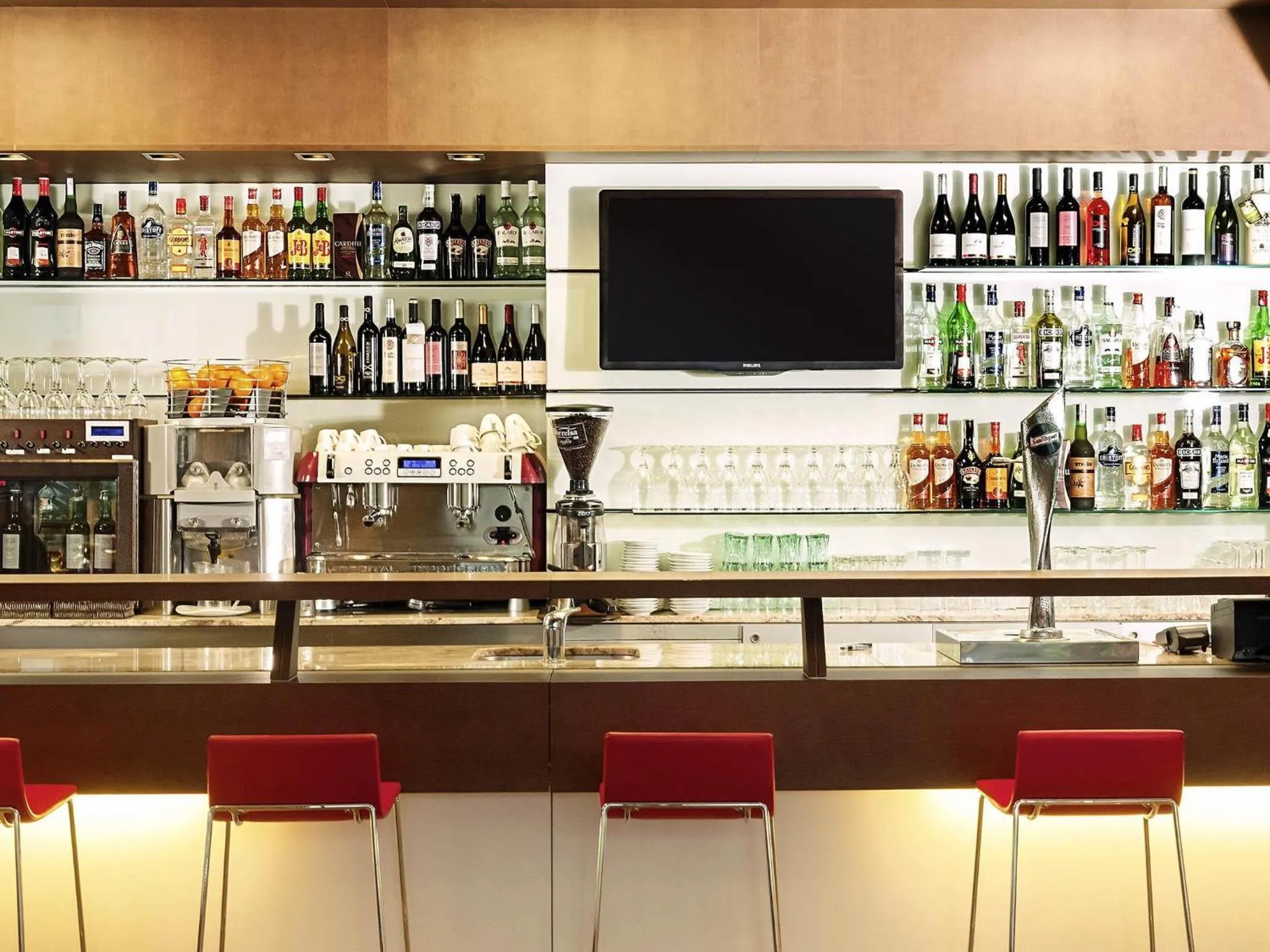 Lounge or bar in Ibis Lleida