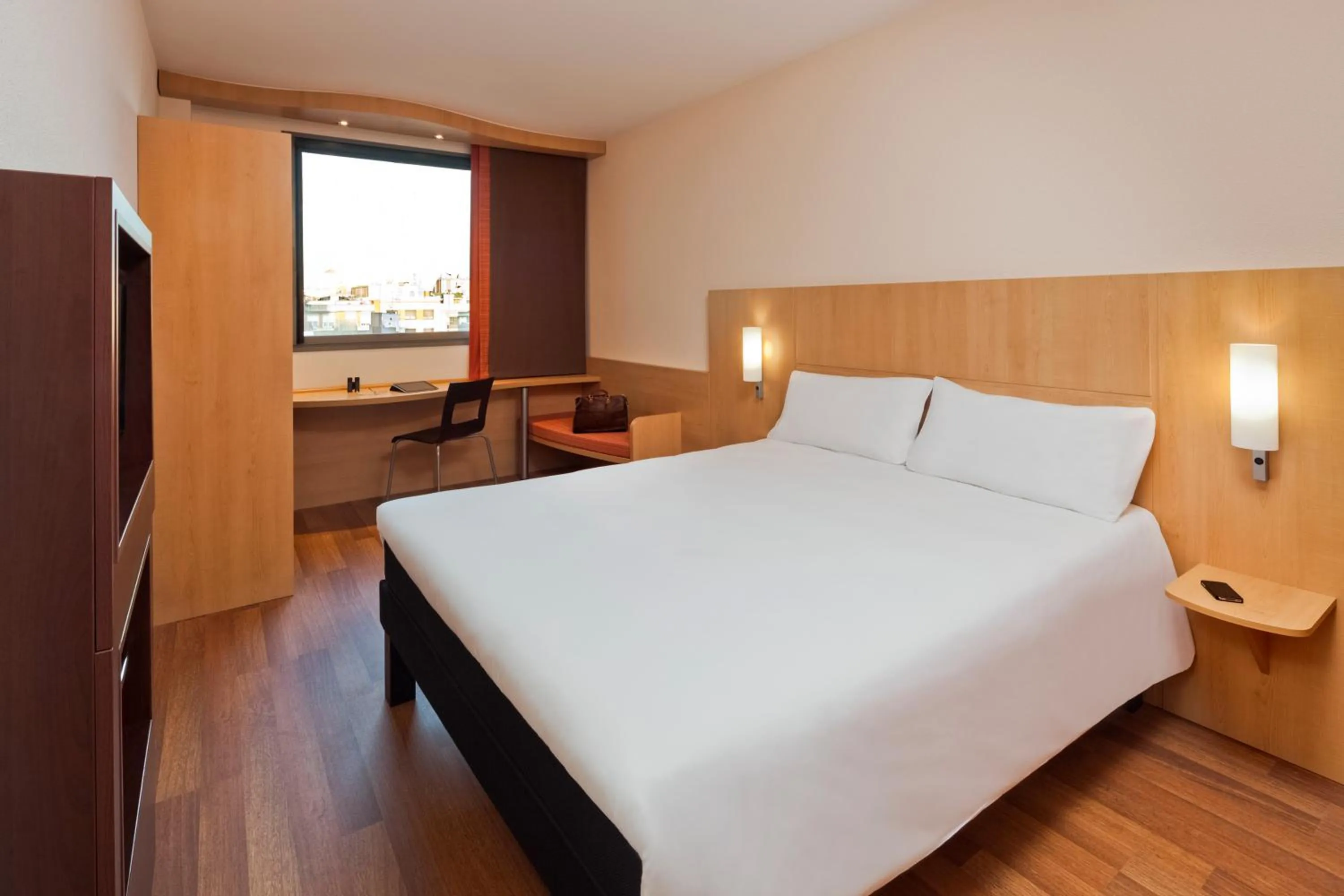 Bed in Ibis Lleida