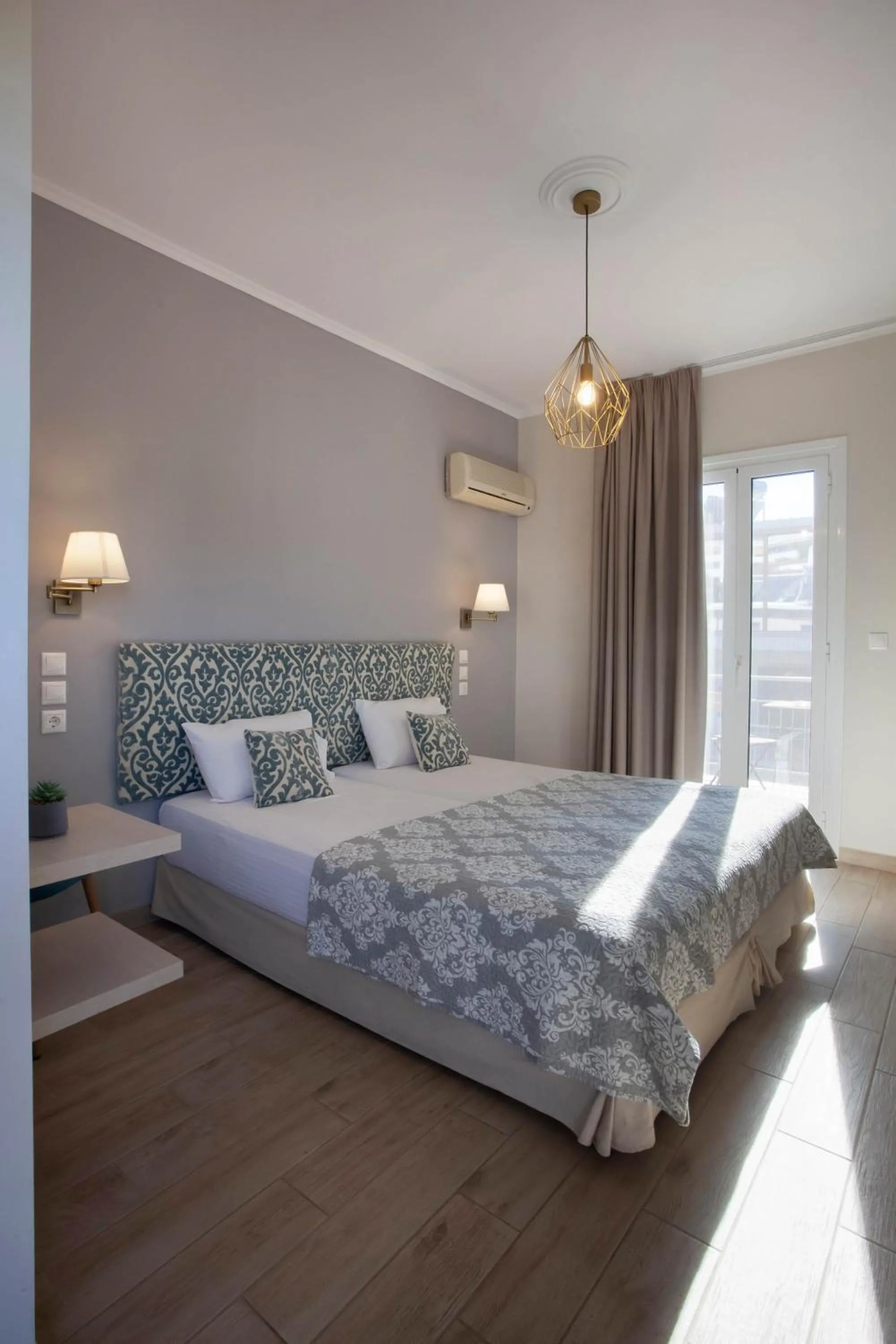 Bed in Lilly Apartments