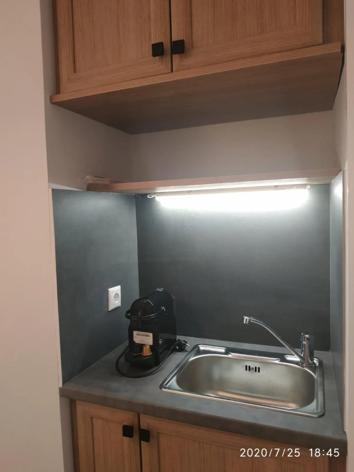 Kitchen or kitchenette in Lilly Apartments