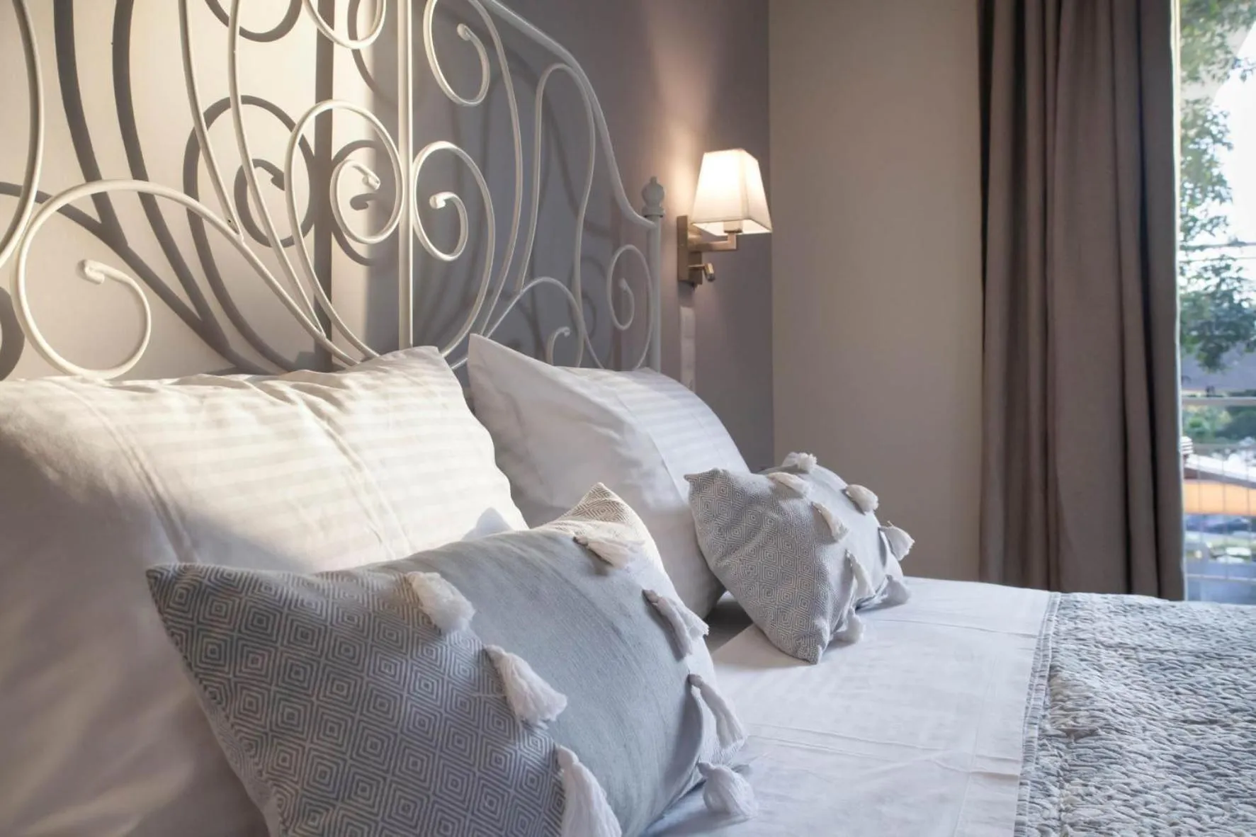 Bed in Lilly Apartments