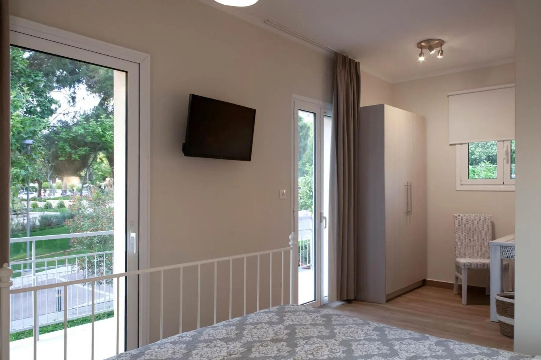 Bed in Lilly Apartments