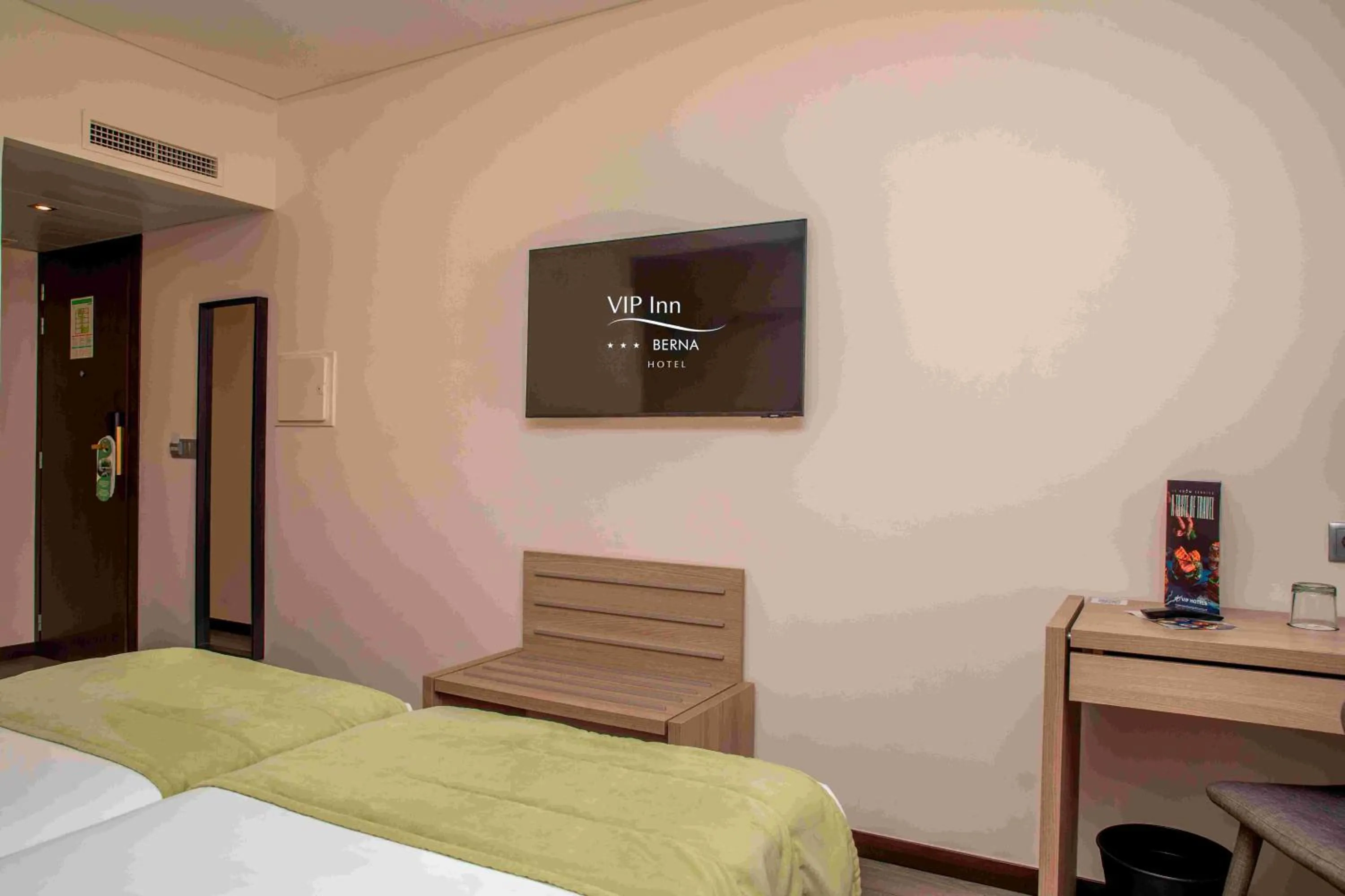 Bedroom, Bed in VIP Inn Berna Hotel