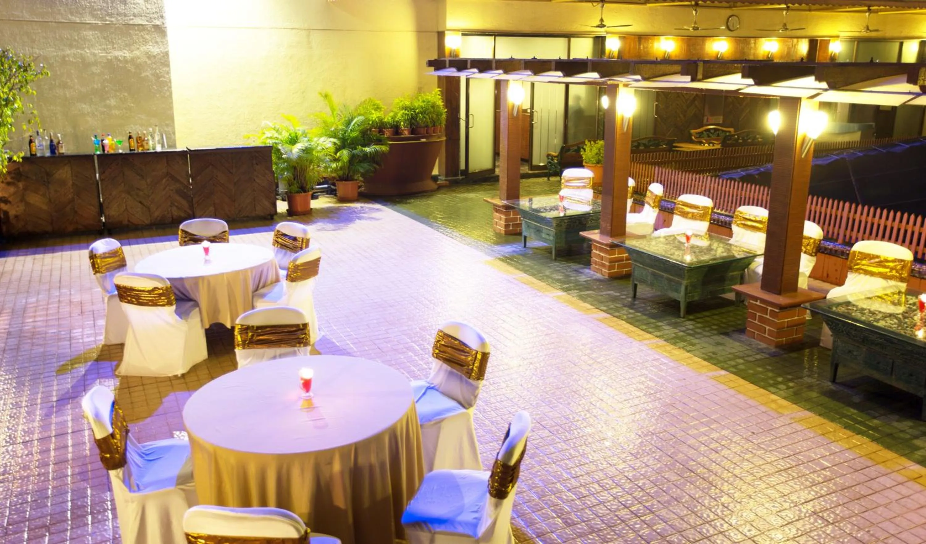 Business facilities in E Square The Fern, Pune
