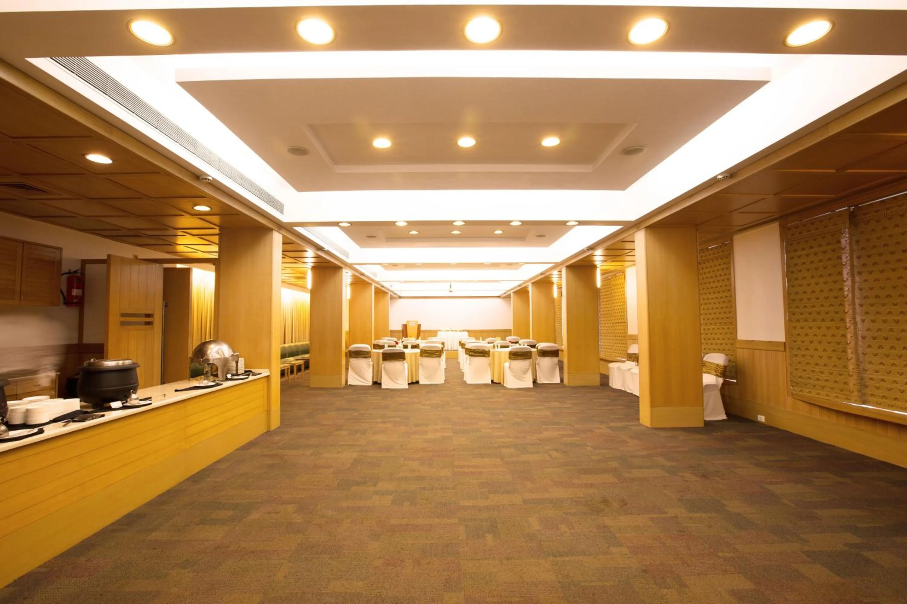 Business facilities in E Square The Fern, Pune