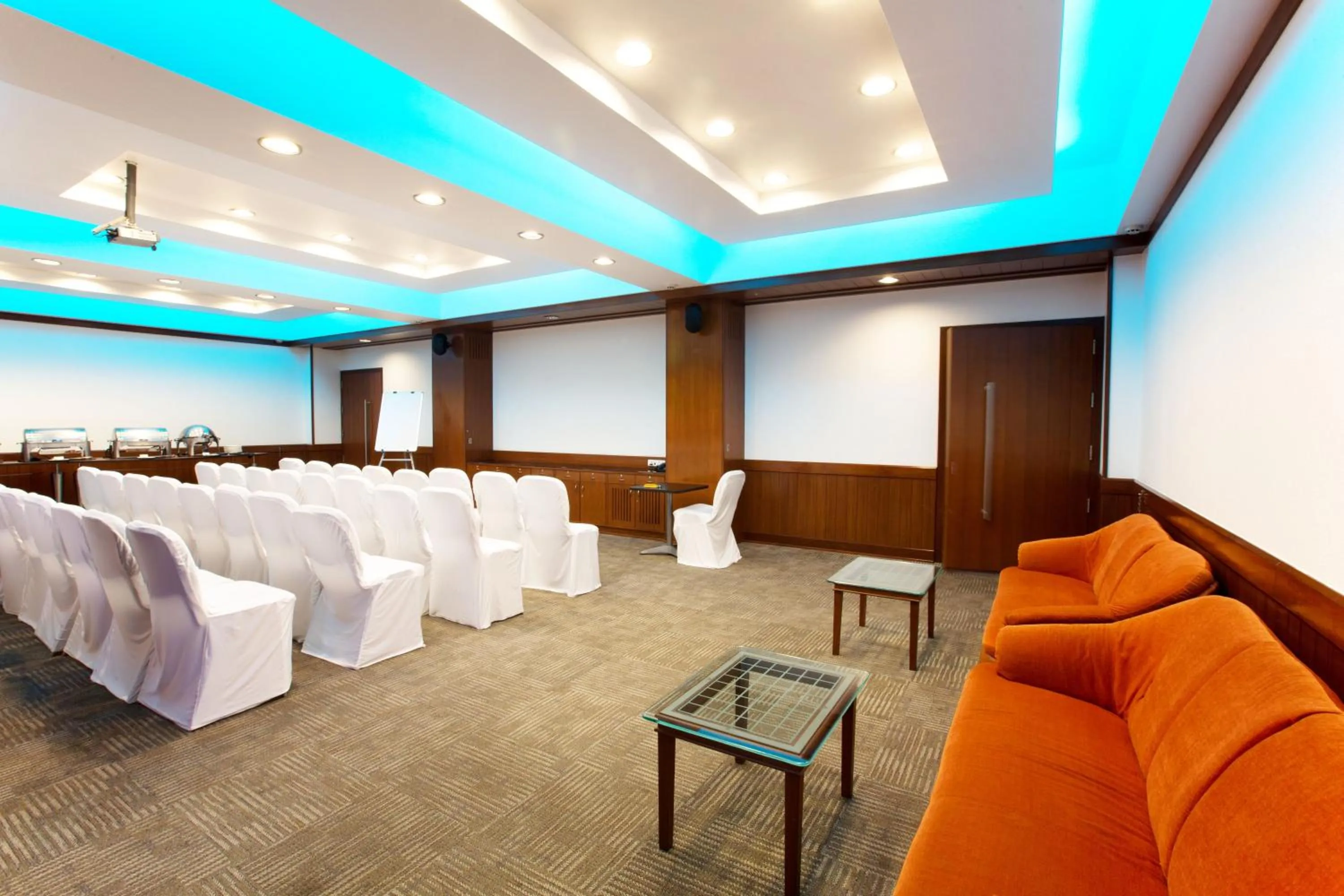 Business facilities in E Square The Fern, Pune
