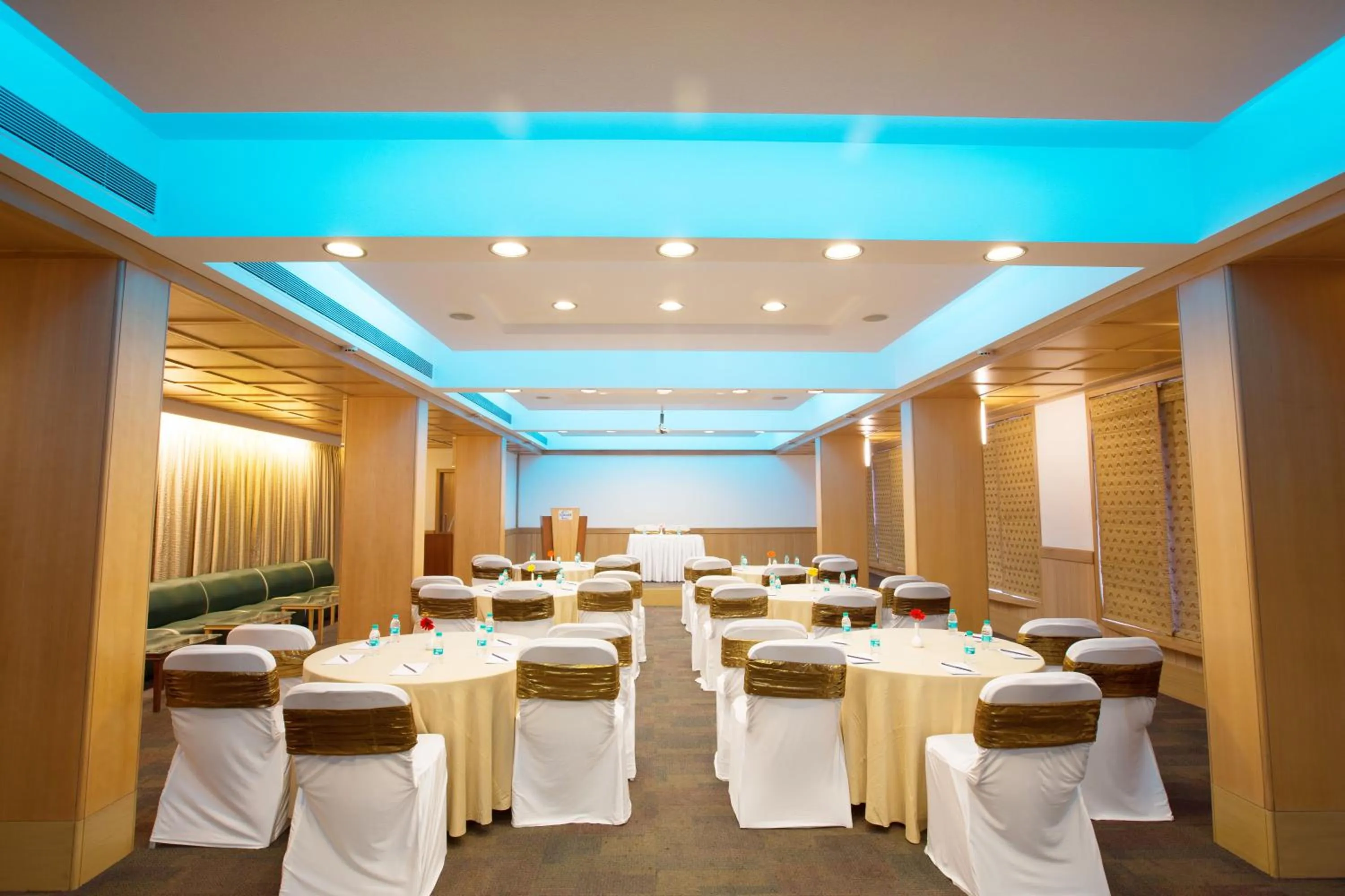 Business facilities in E Square The Fern, Pune