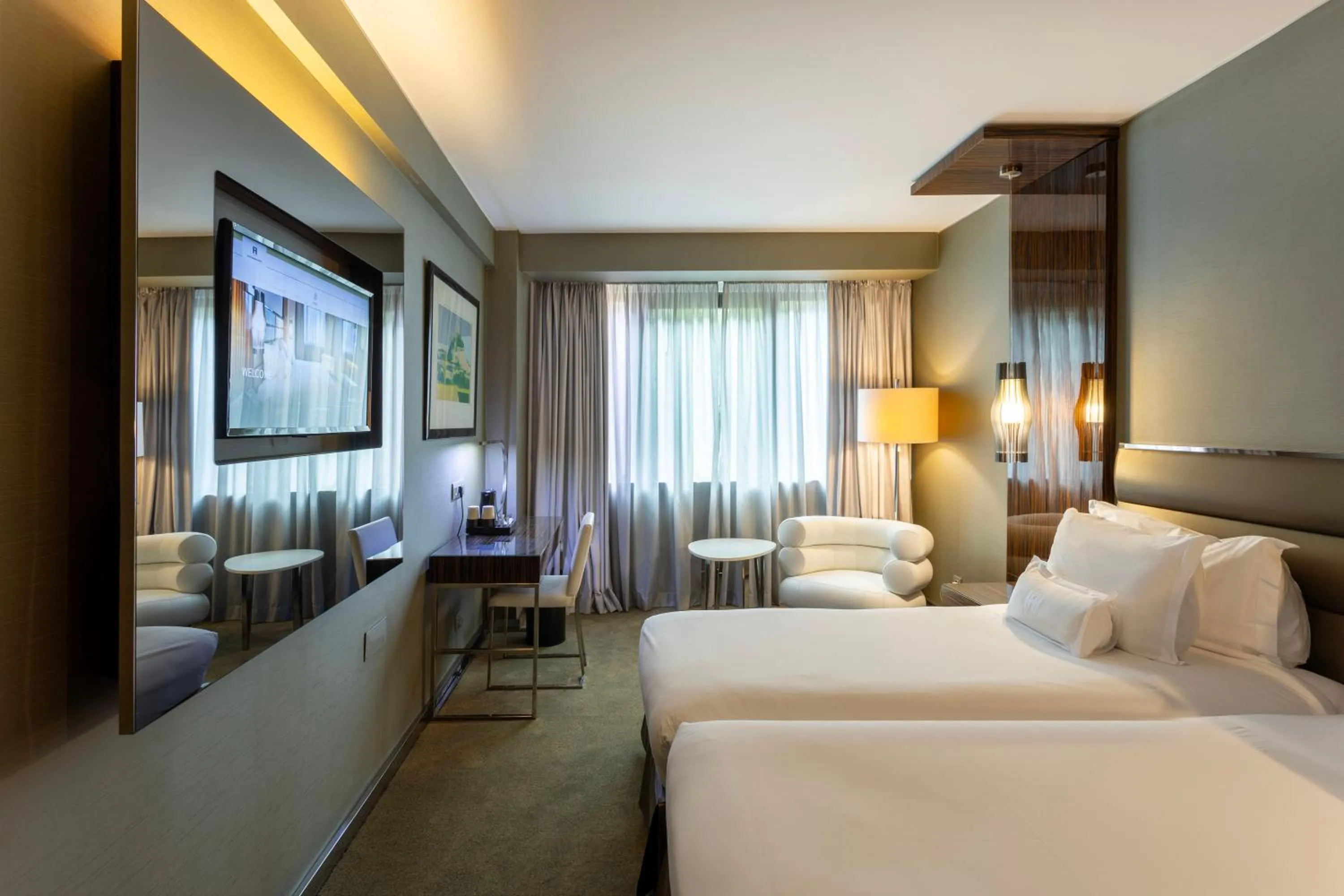 Bedroom, Bed in Altis Grand Hotel