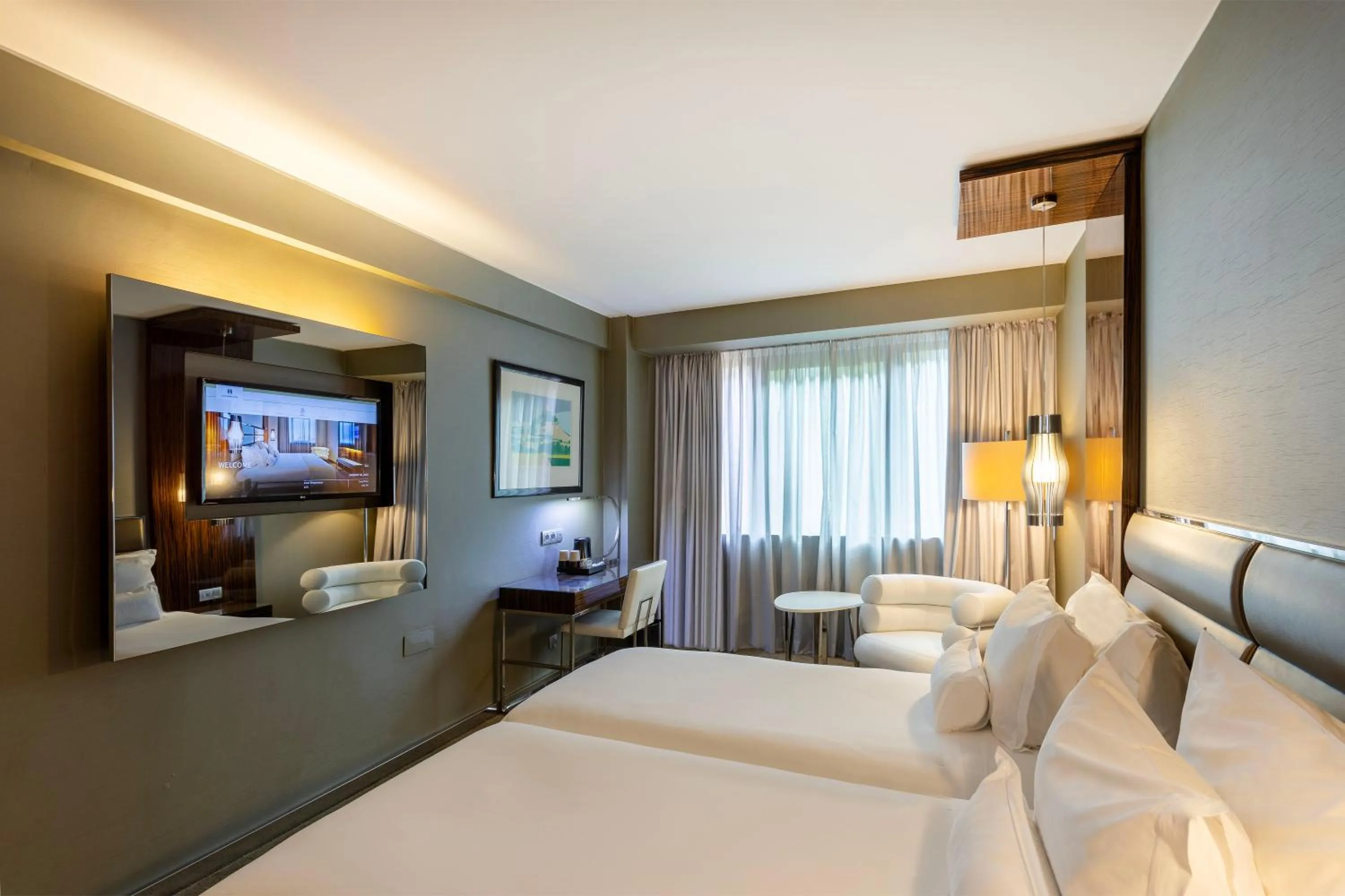 TV and multimedia, Bed in Altis Grand Hotel