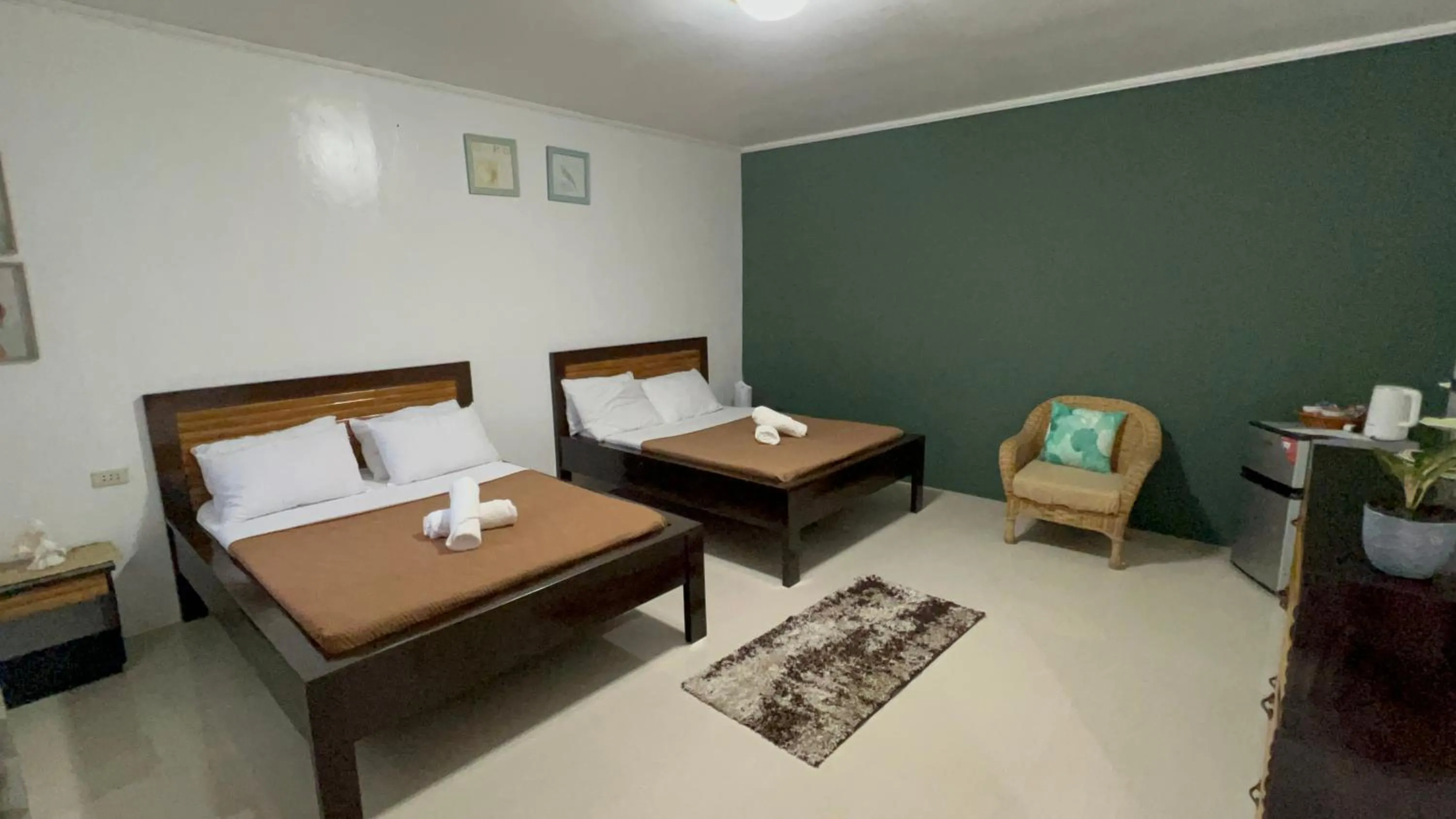 Bedroom, Bed in Vailtin Home Point