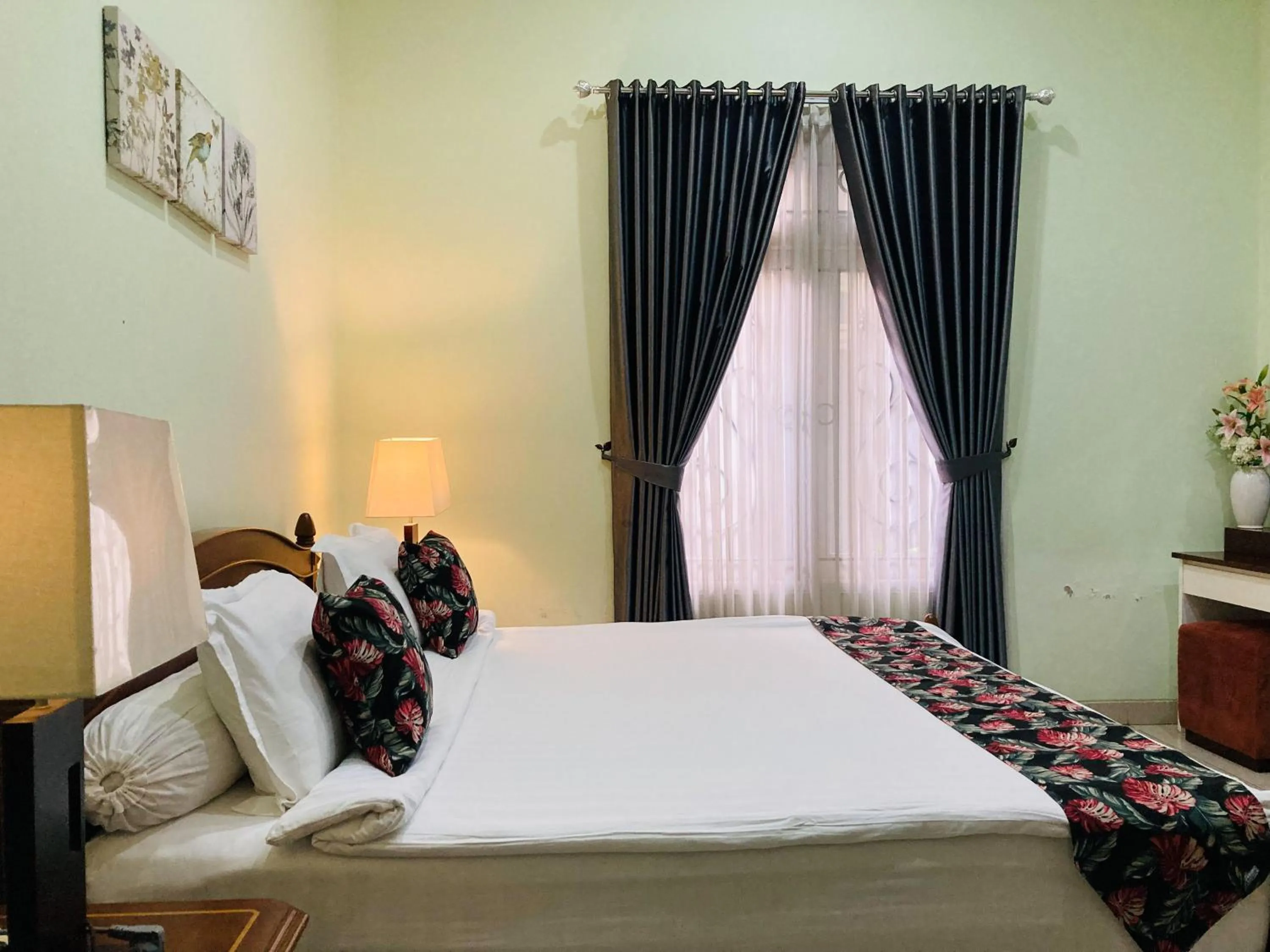 Bed in Just 11 Boutique Syariah Mitra RedDoorz near UGM Yogyakarta