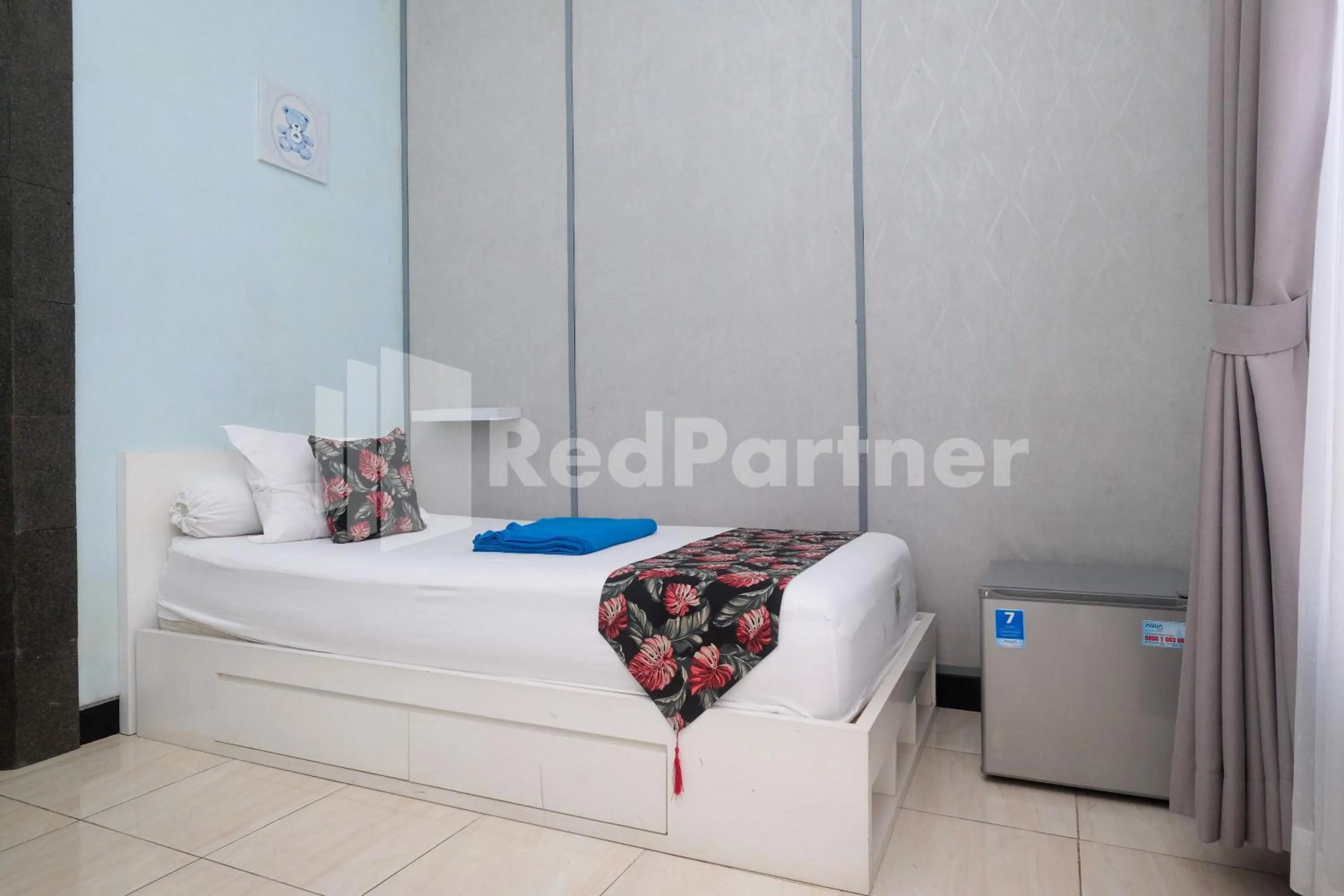 Bed in Just 11 Boutique Syariah Mitra RedDoorz near UGM Yogyakarta
