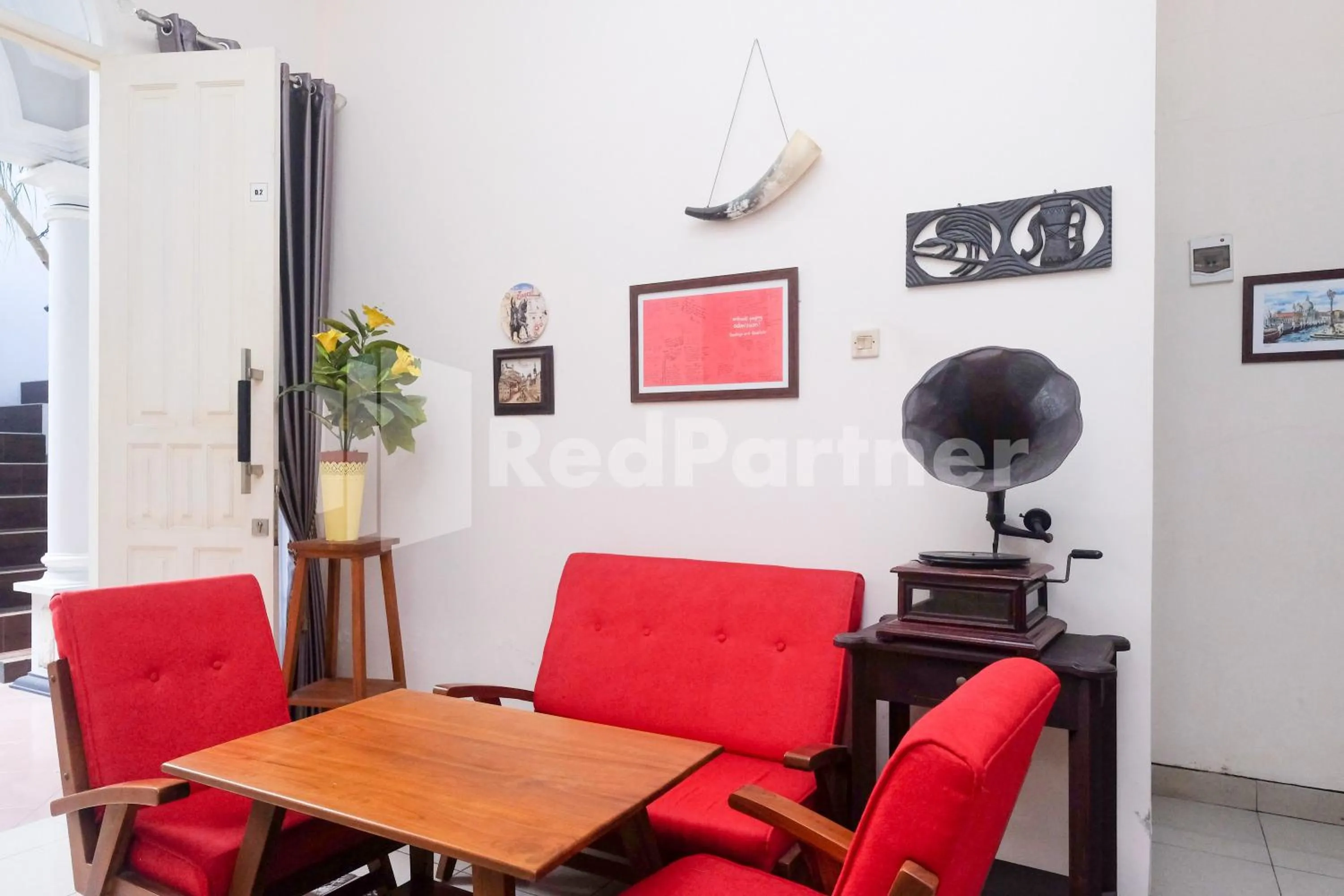 Seating area in Just 11 Boutique Syariah Mitra RedDoorz near UGM Yogyakarta