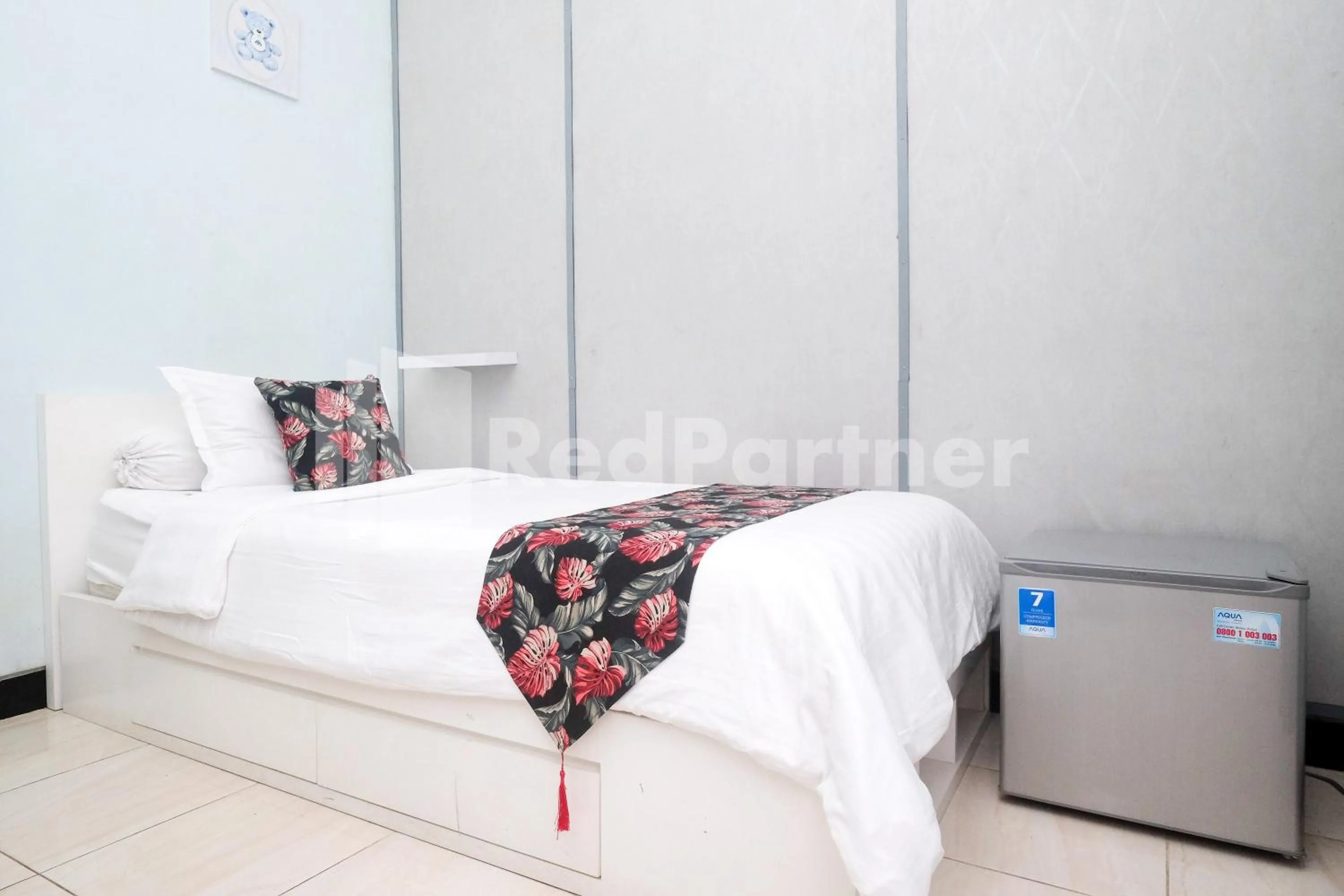 Bed in Just 11 Boutique Syariah Mitra RedDoorz near UGM Yogyakarta