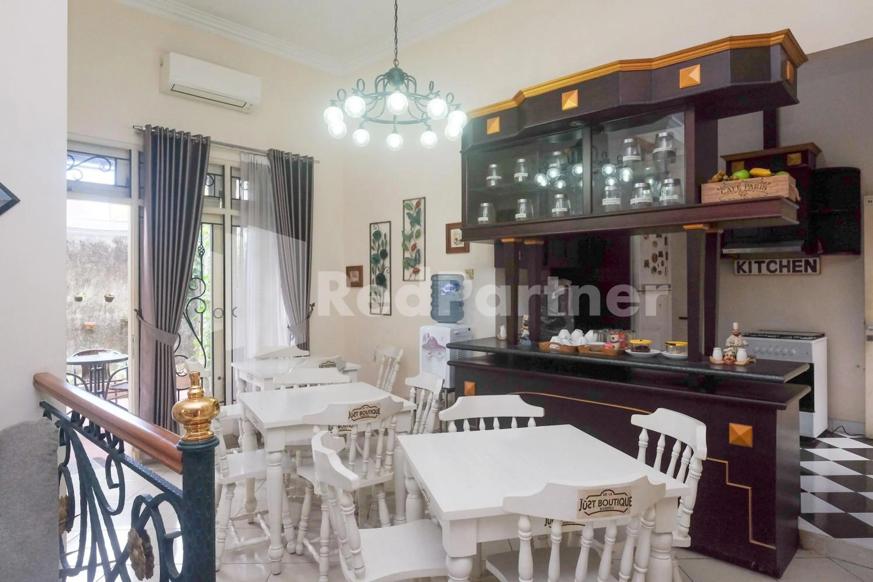 Seating area in Just 11 Boutique Syariah Mitra RedDoorz near UGM Yogyakarta