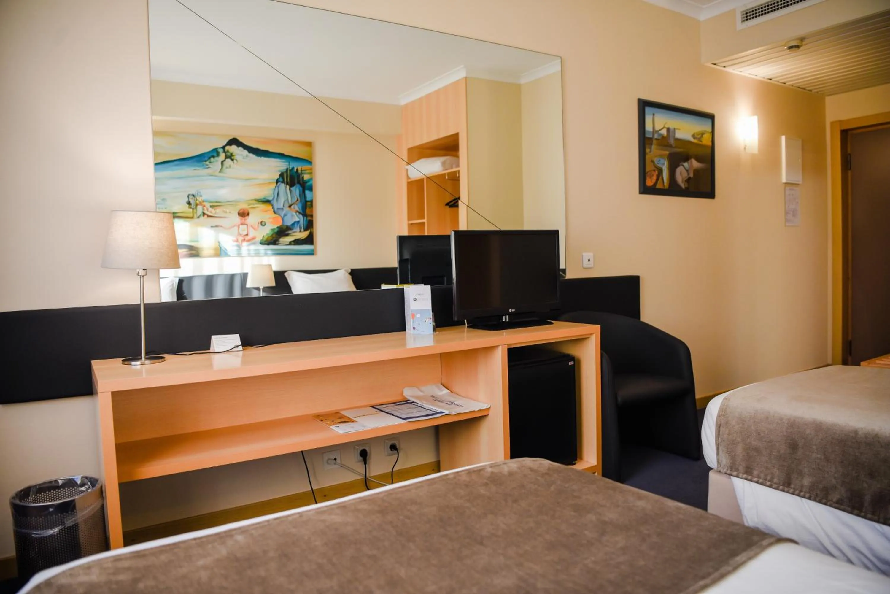 TV and multimedia in Hotel 3K Barcelona