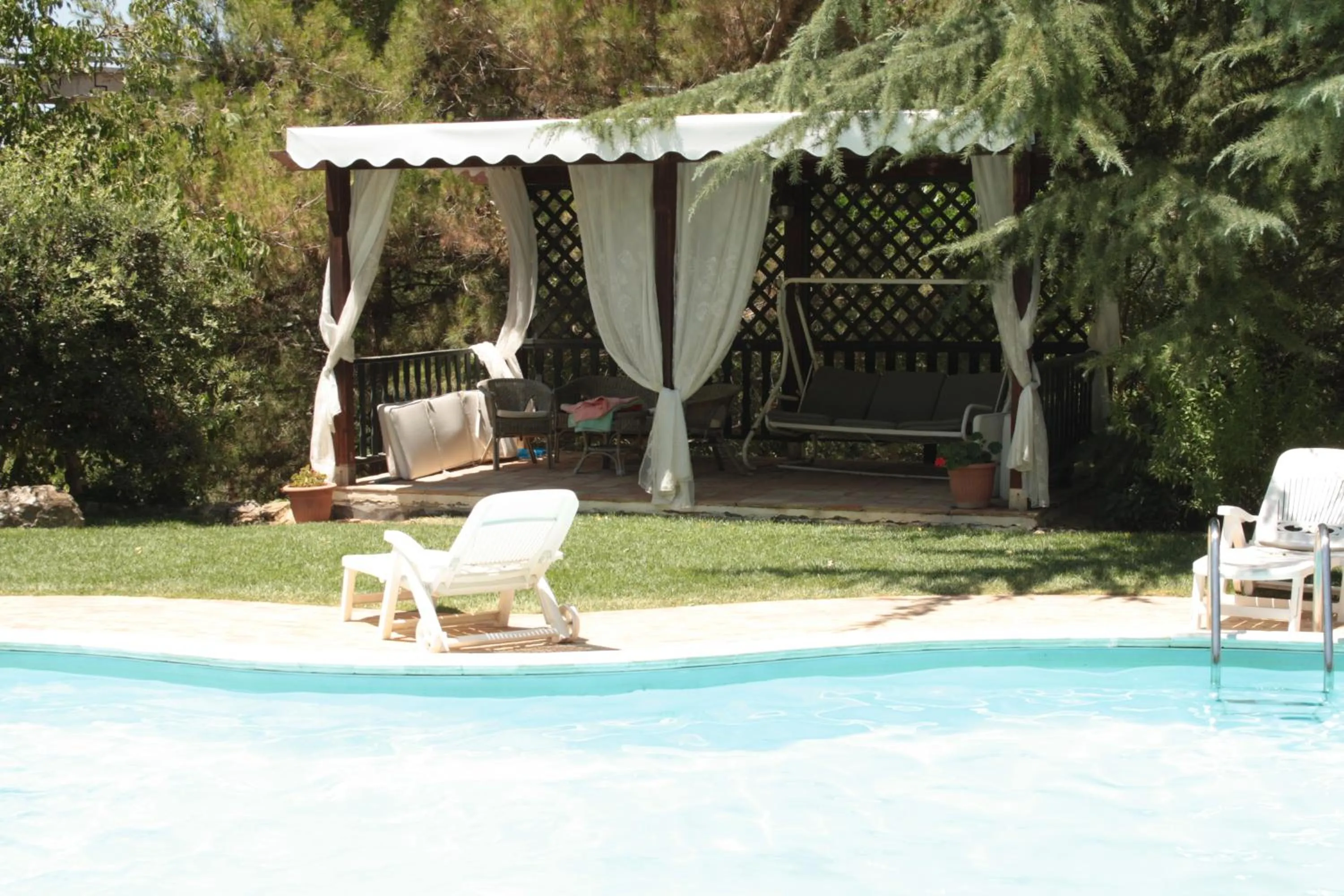 Swimming pool in Villa Clementine
