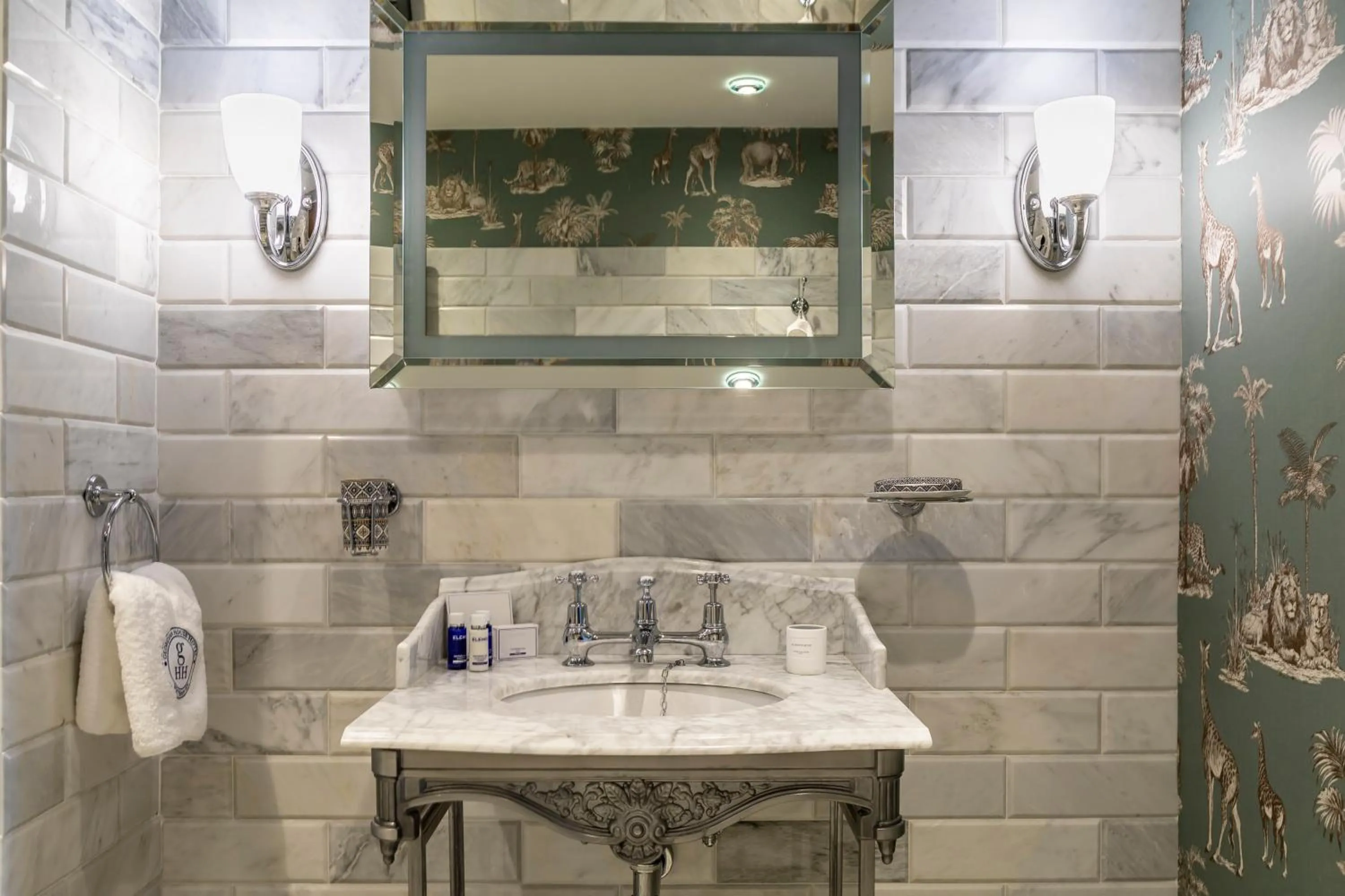Bathroom in Georgian House Hotel