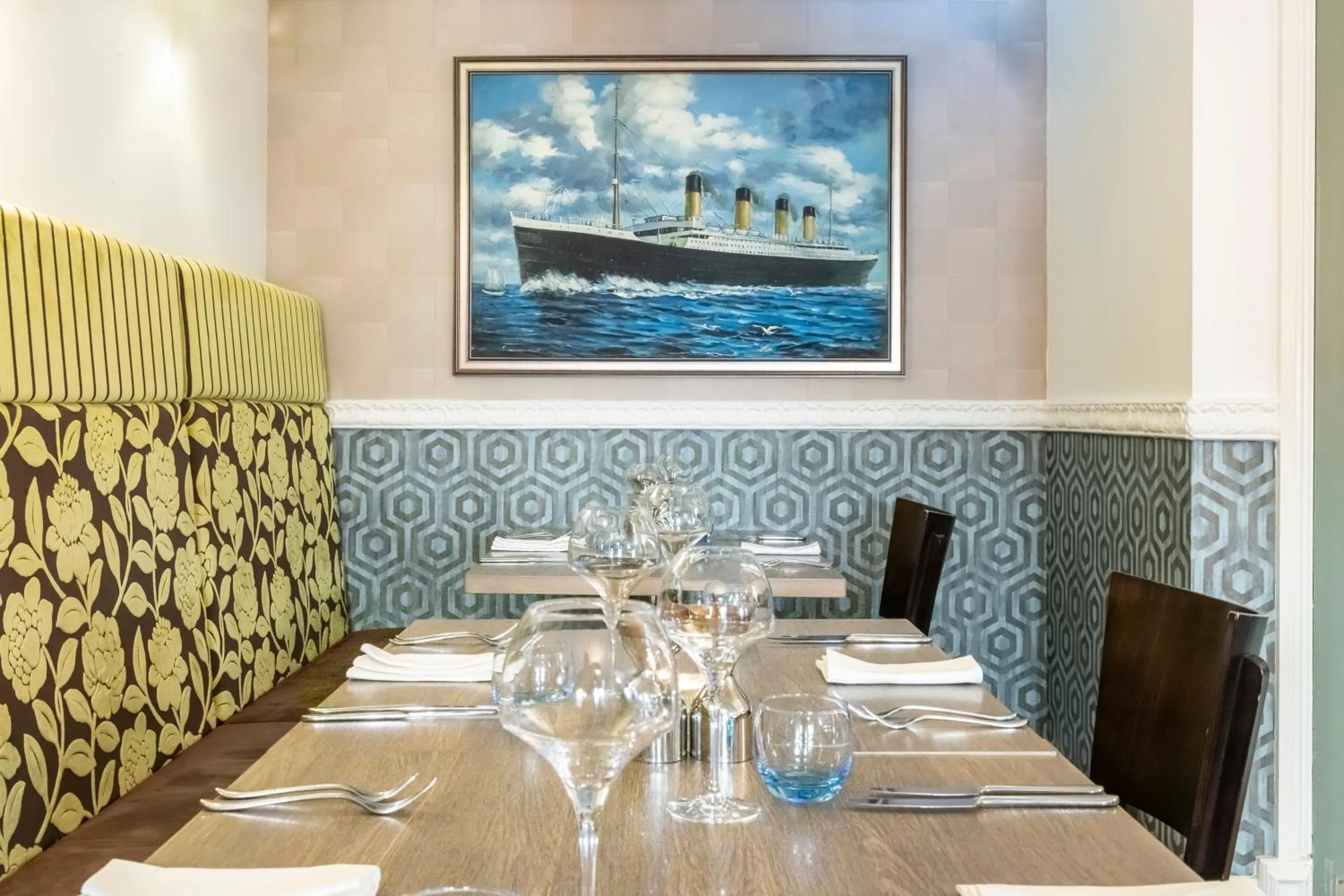 Restaurant/places to eat in Georgian House Hotel