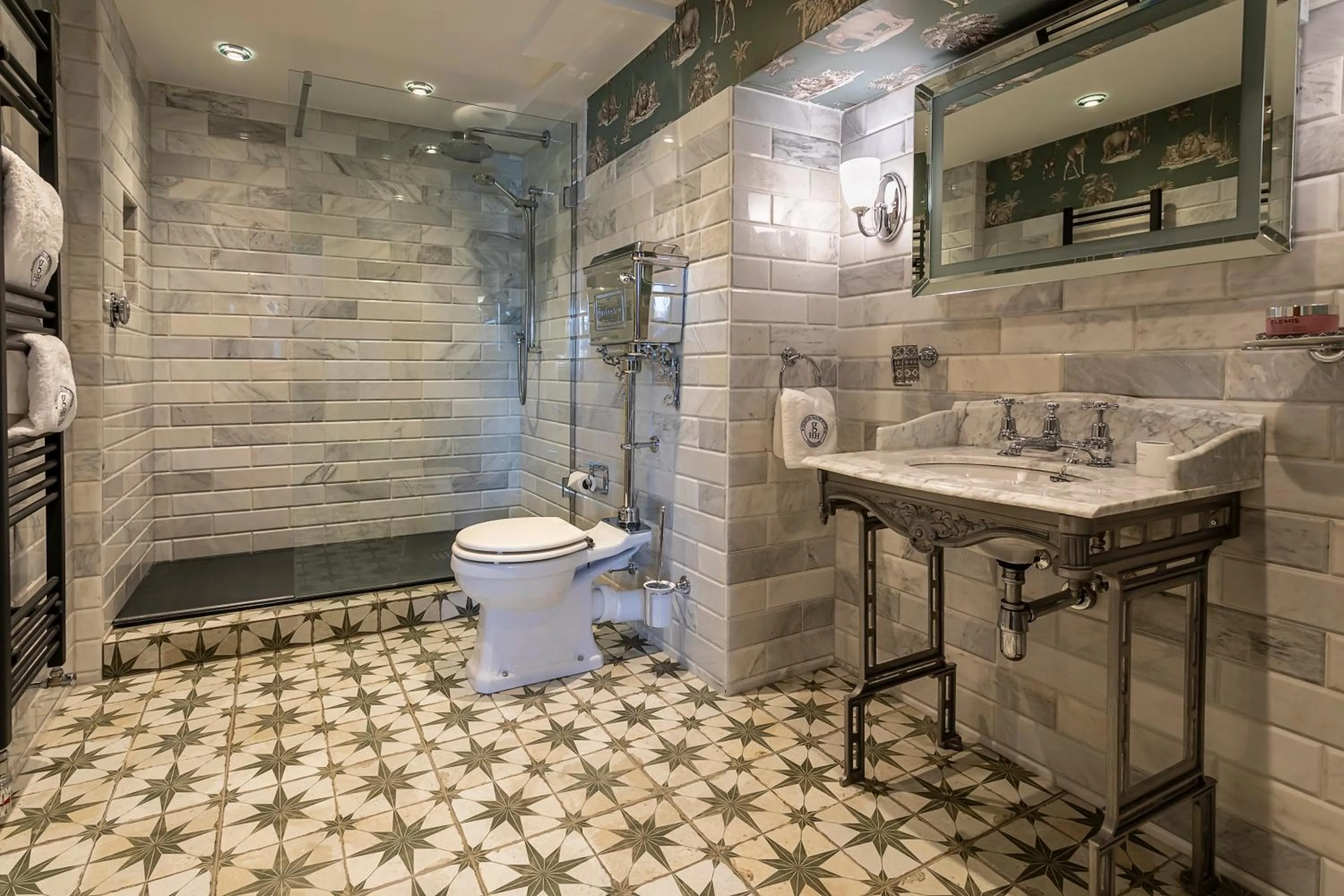 Shower in Georgian House Hotel