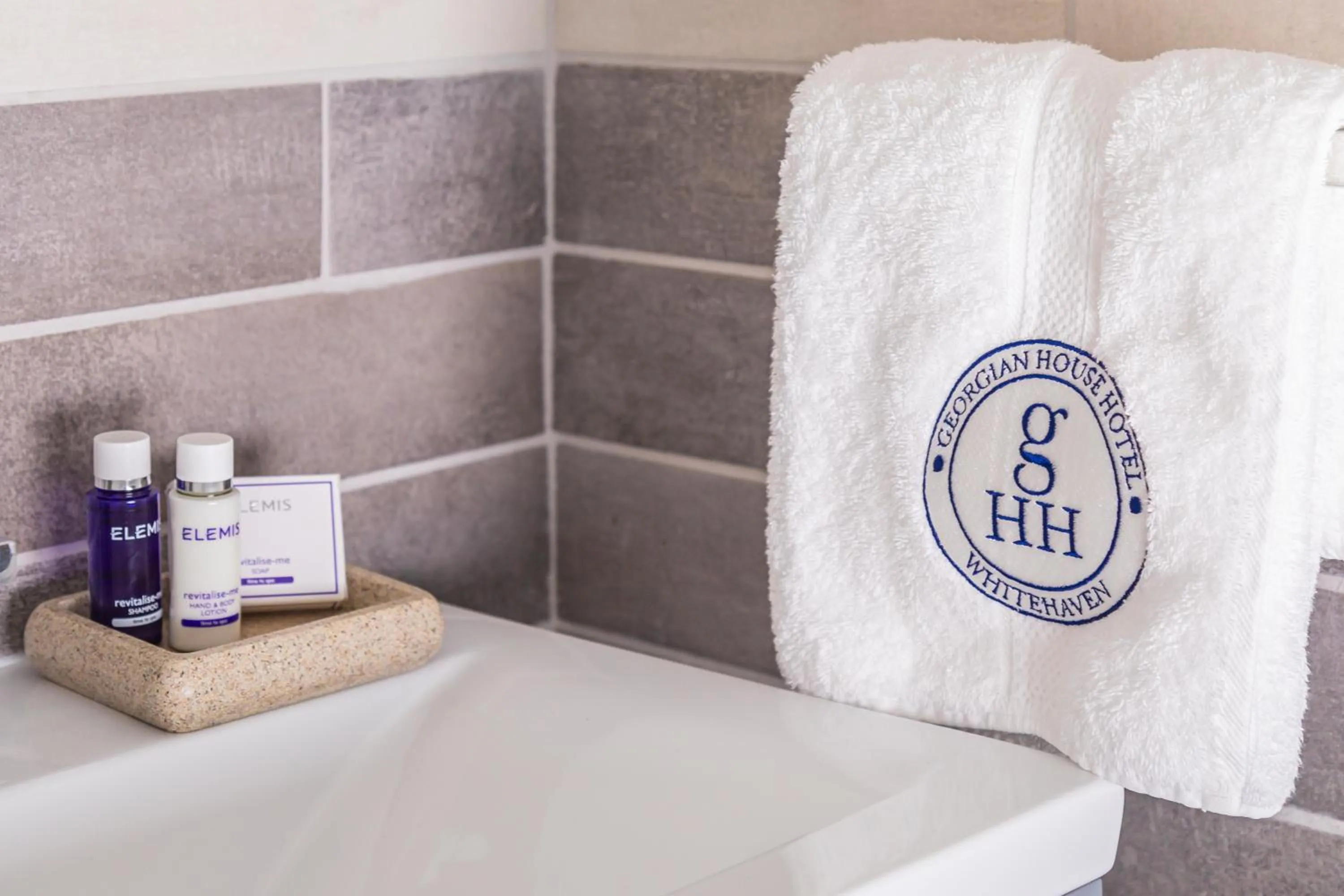 Bathroom in Georgian House Hotel
