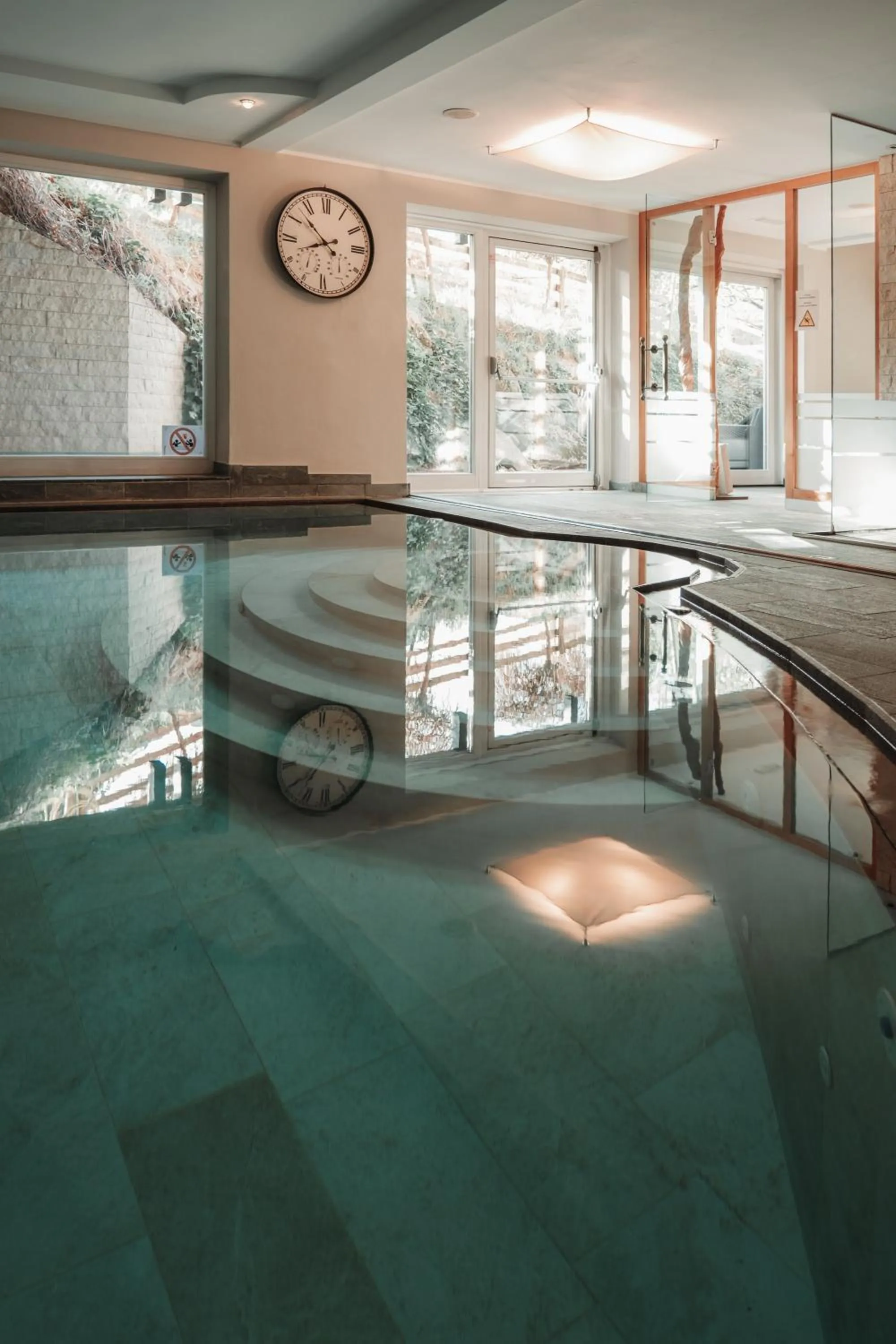 Pool view in Residence Hotel Alpinum