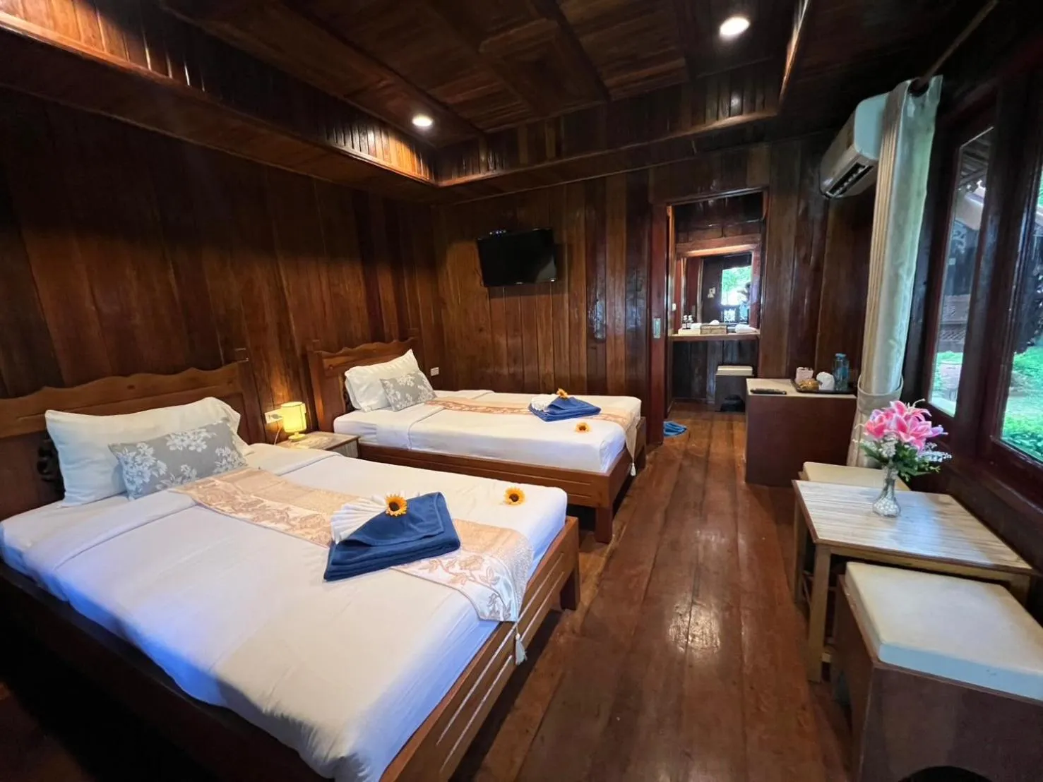 Photo of the whole room, Bed in Diamond Beach Resort