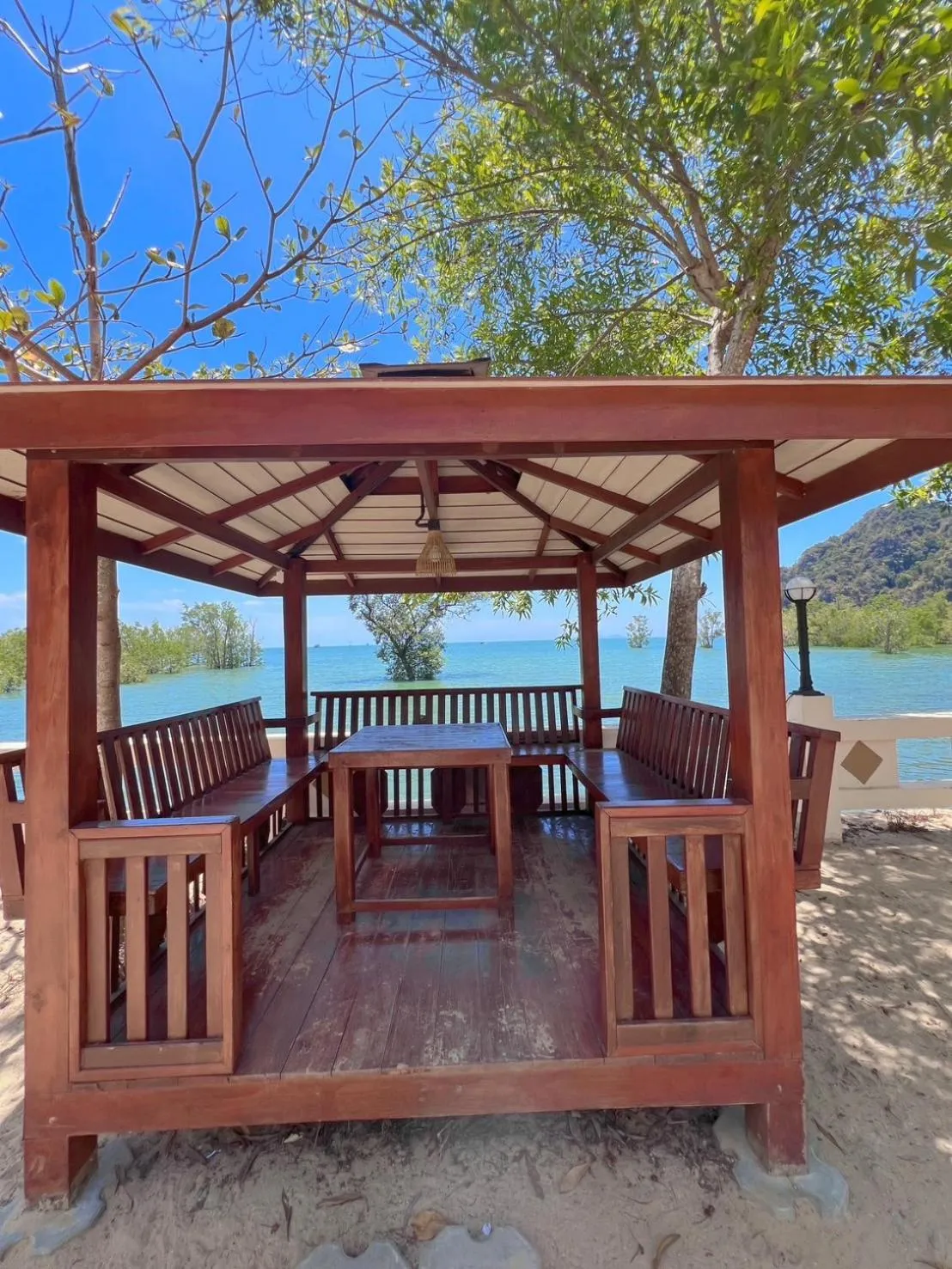 Communal lounge/ TV room in Diamond Beach Resort