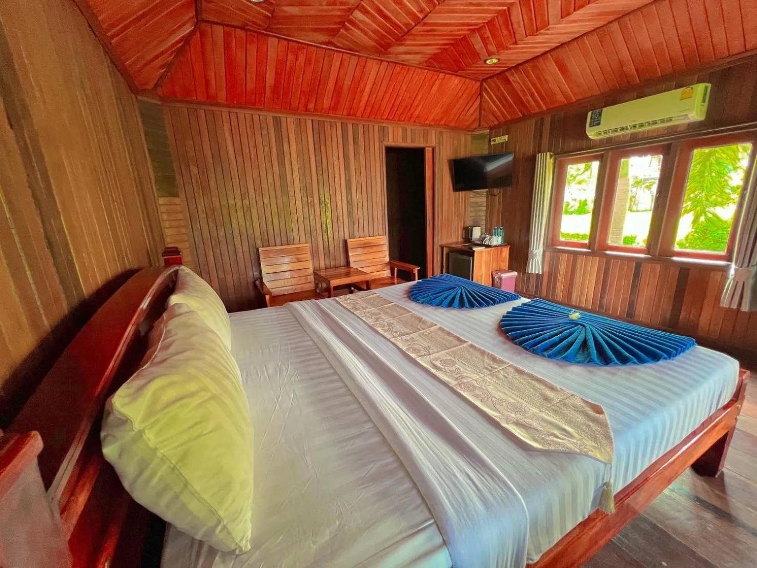 Bed in Diamond Beach Resort