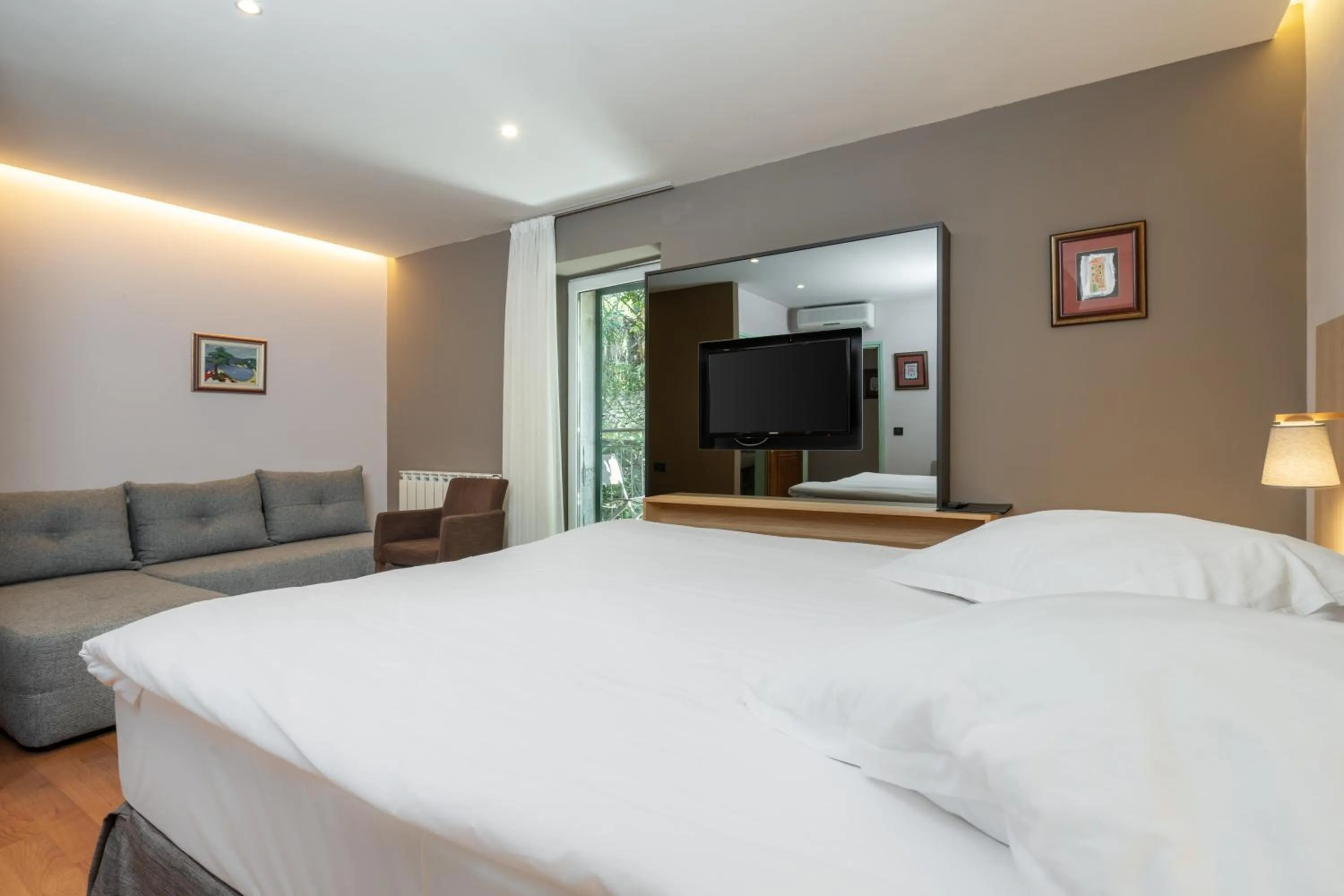 Bed in Hotel Nostromo