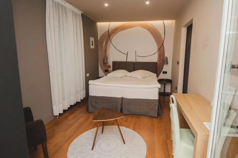 Bed in Hotel Nostromo