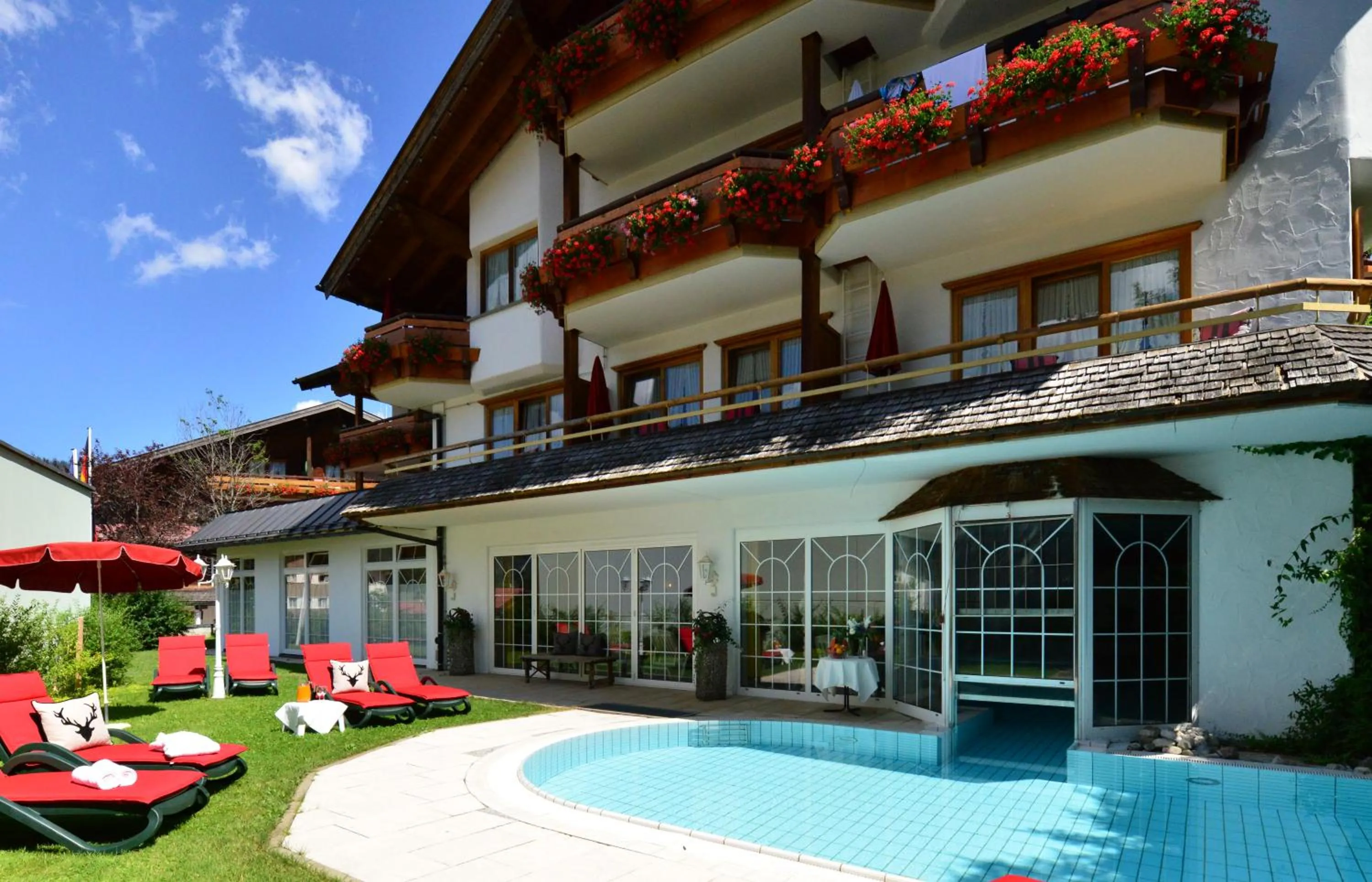 Swimming pool in Hotel Jagdhof