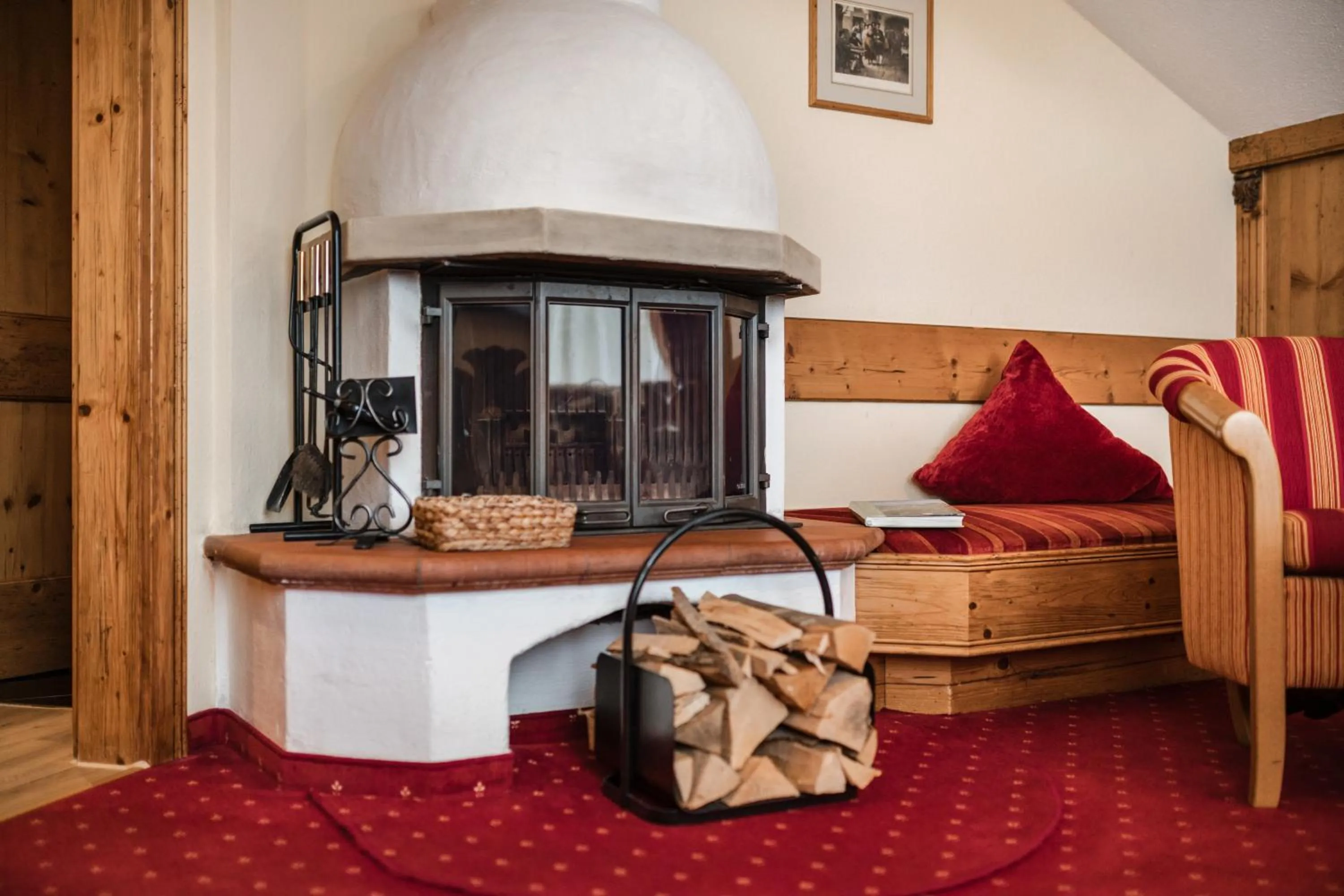 Living room, Bed in Hotel Jagdhof
