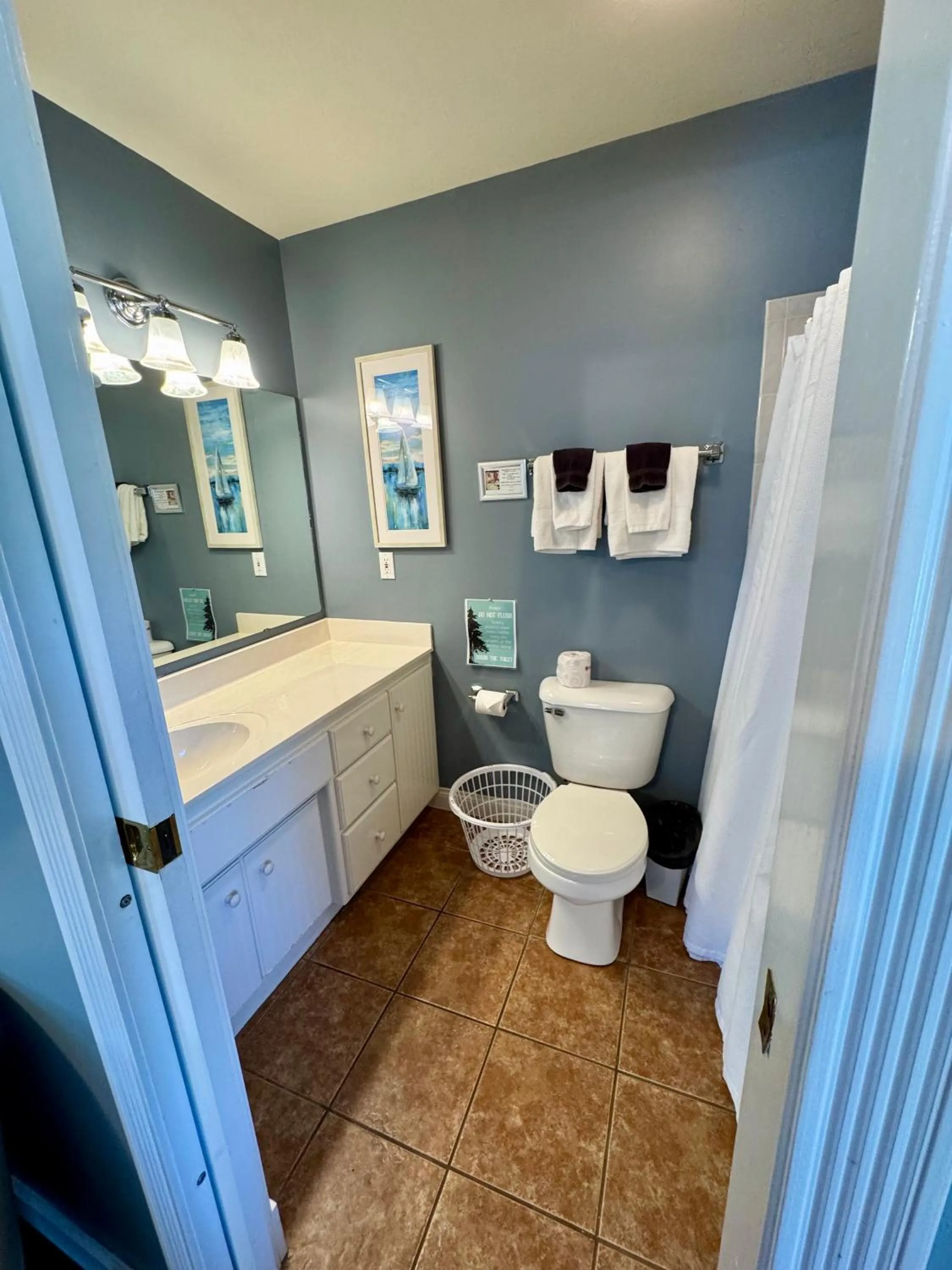 Bathroom in Cedar Court Inn