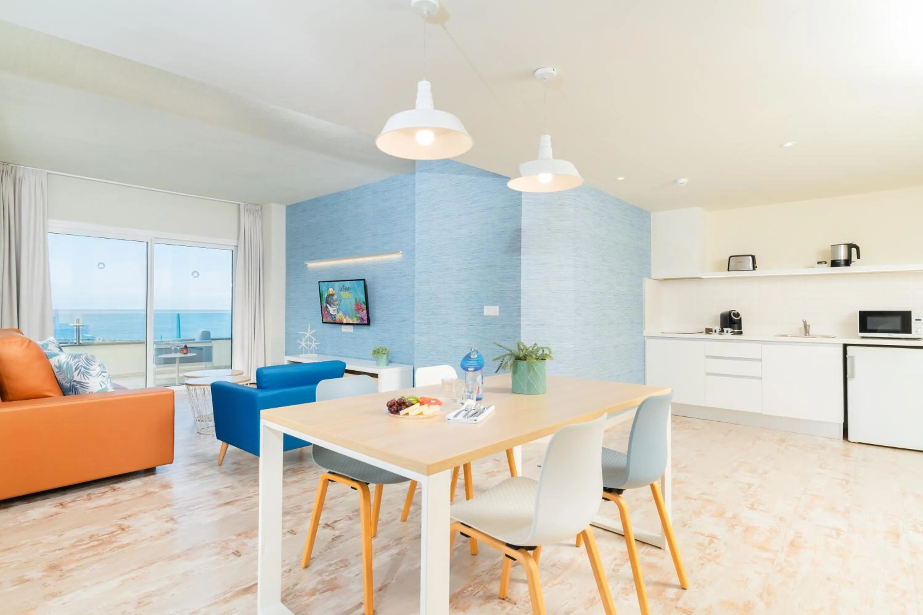 Living room in HOVIMA La Pinta Beachfront Family Hotel