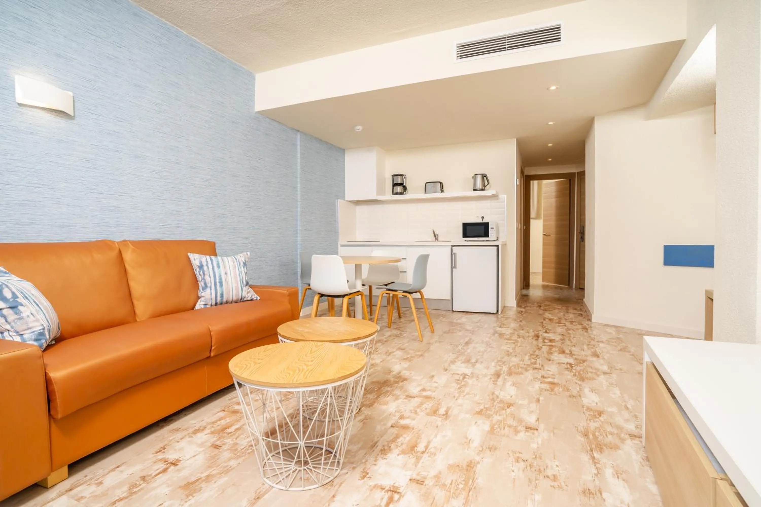 Living room in HOVIMA La Pinta Beachfront Family Hotel