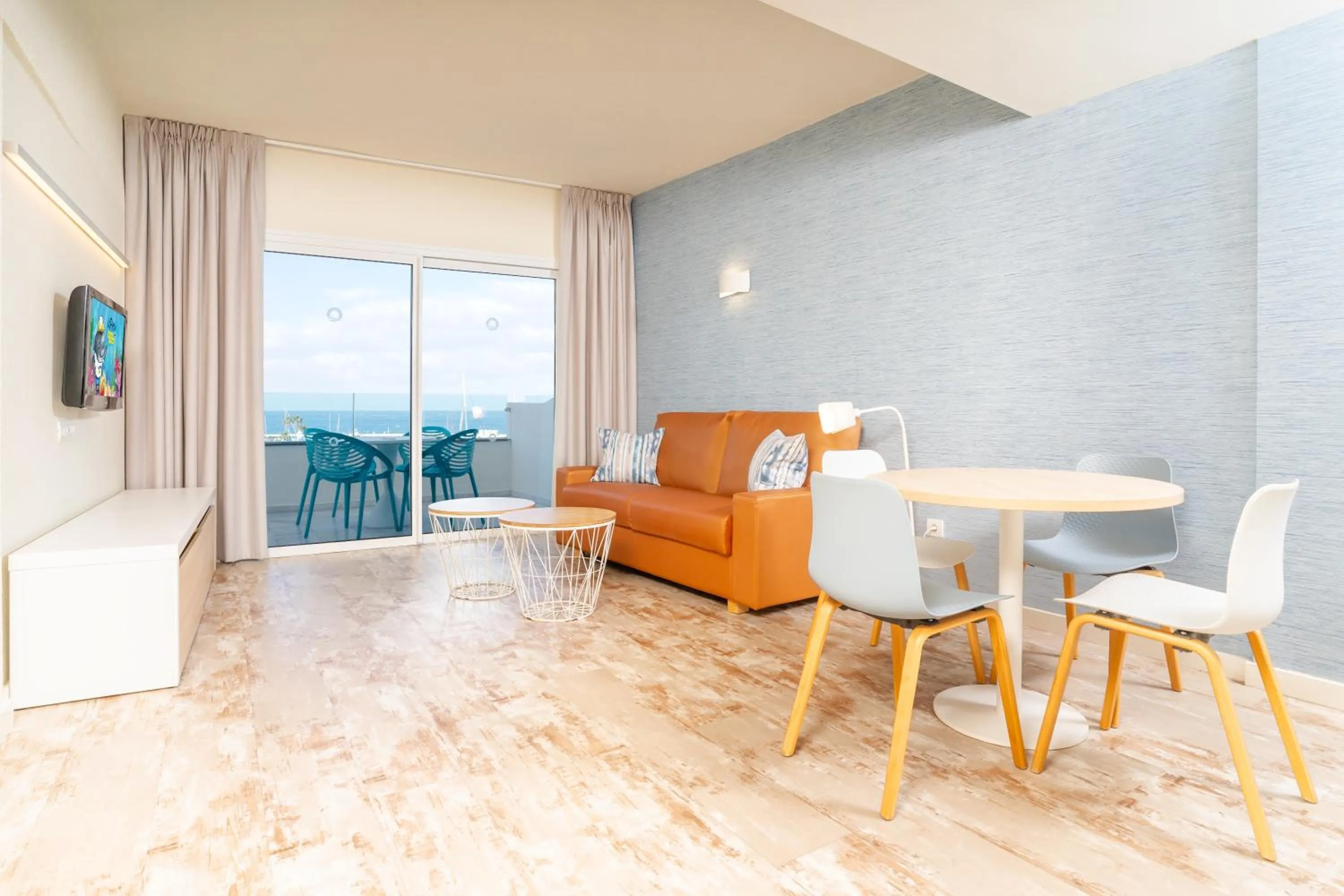 Living room in HOVIMA La Pinta Beachfront Family Hotel