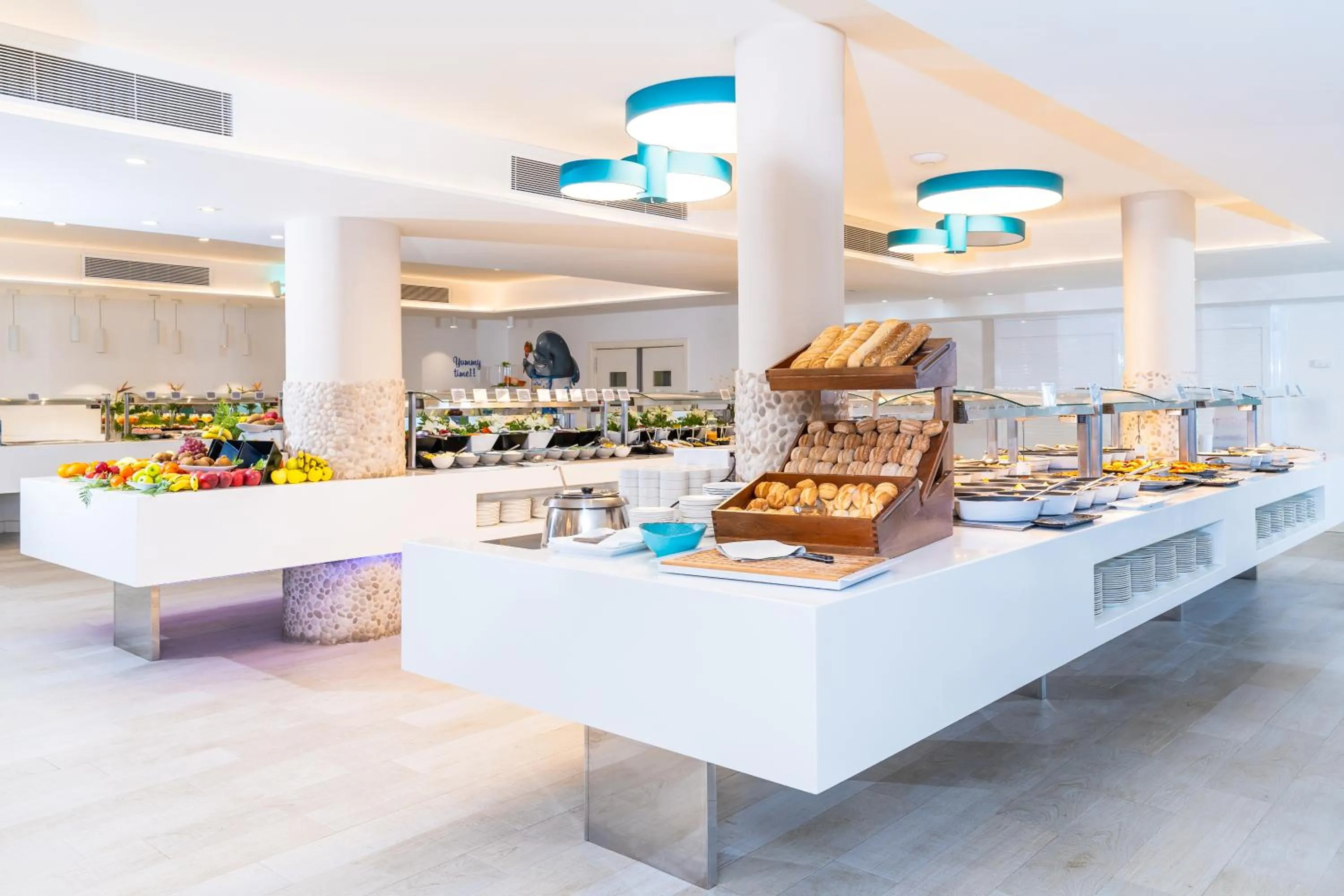 Restaurant/places to eat in HOVIMA La Pinta Beachfront Family Hotel