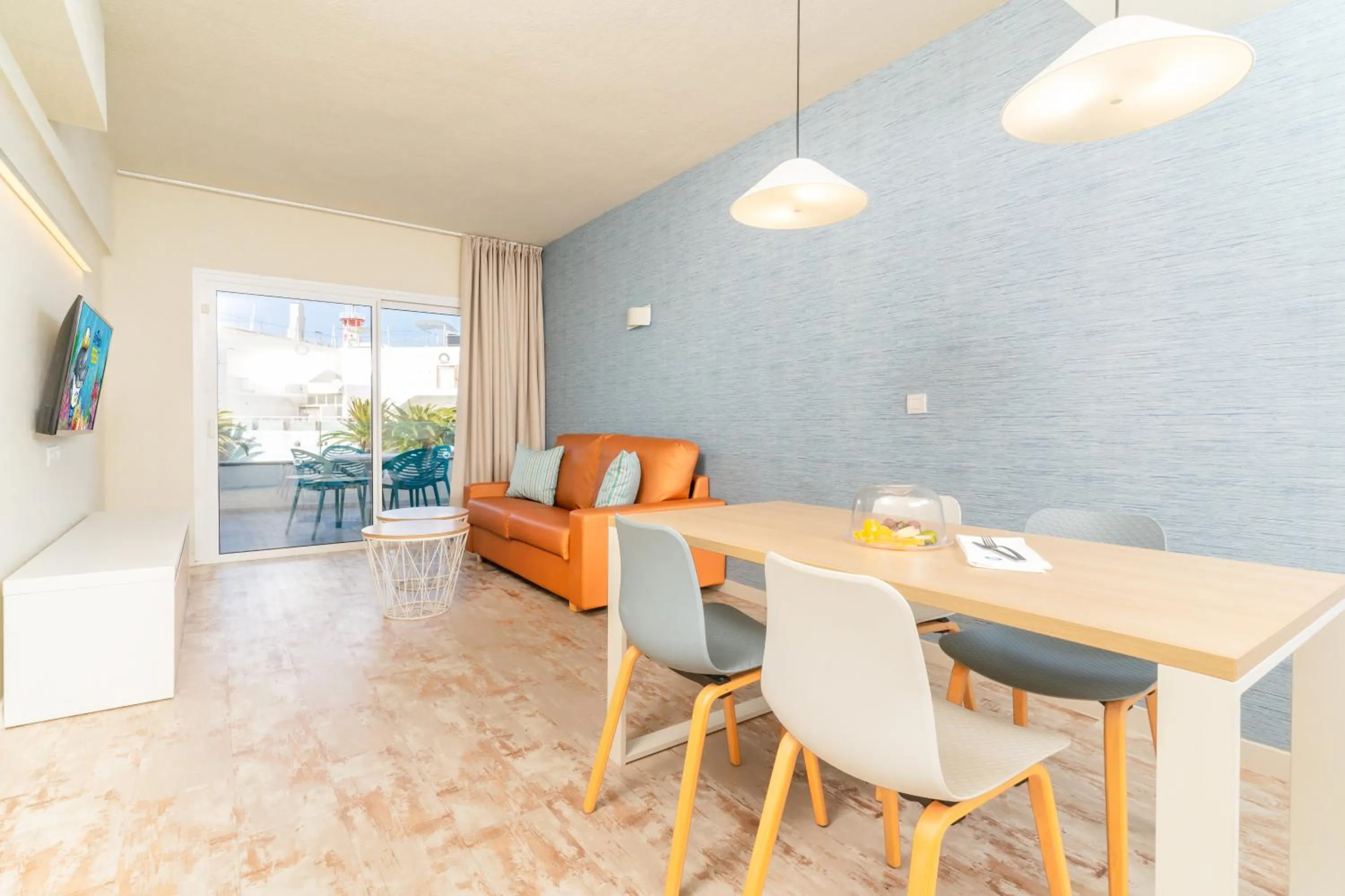 Living room in HOVIMA La Pinta Beachfront Family Hotel