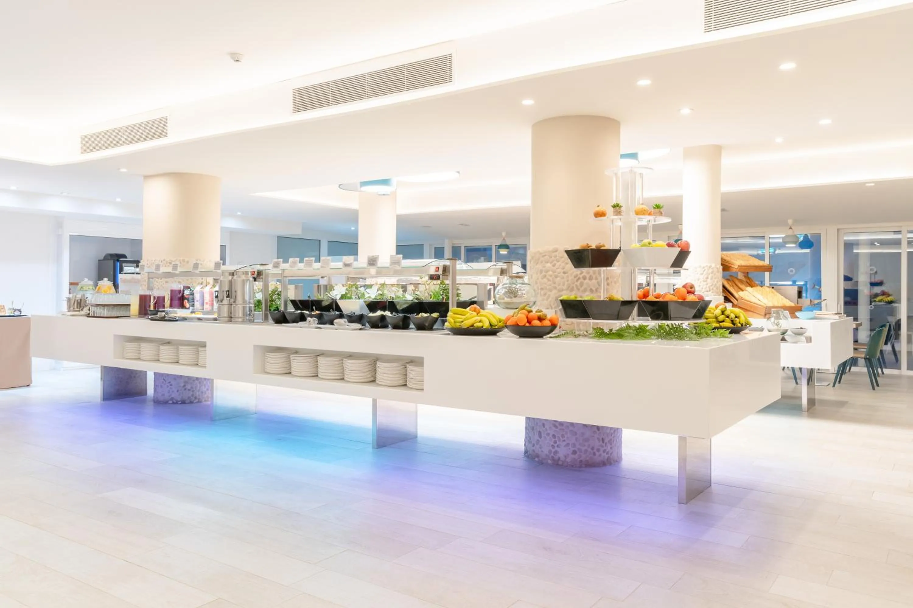 Breakfast in HOVIMA La Pinta Beachfront Family Hotel