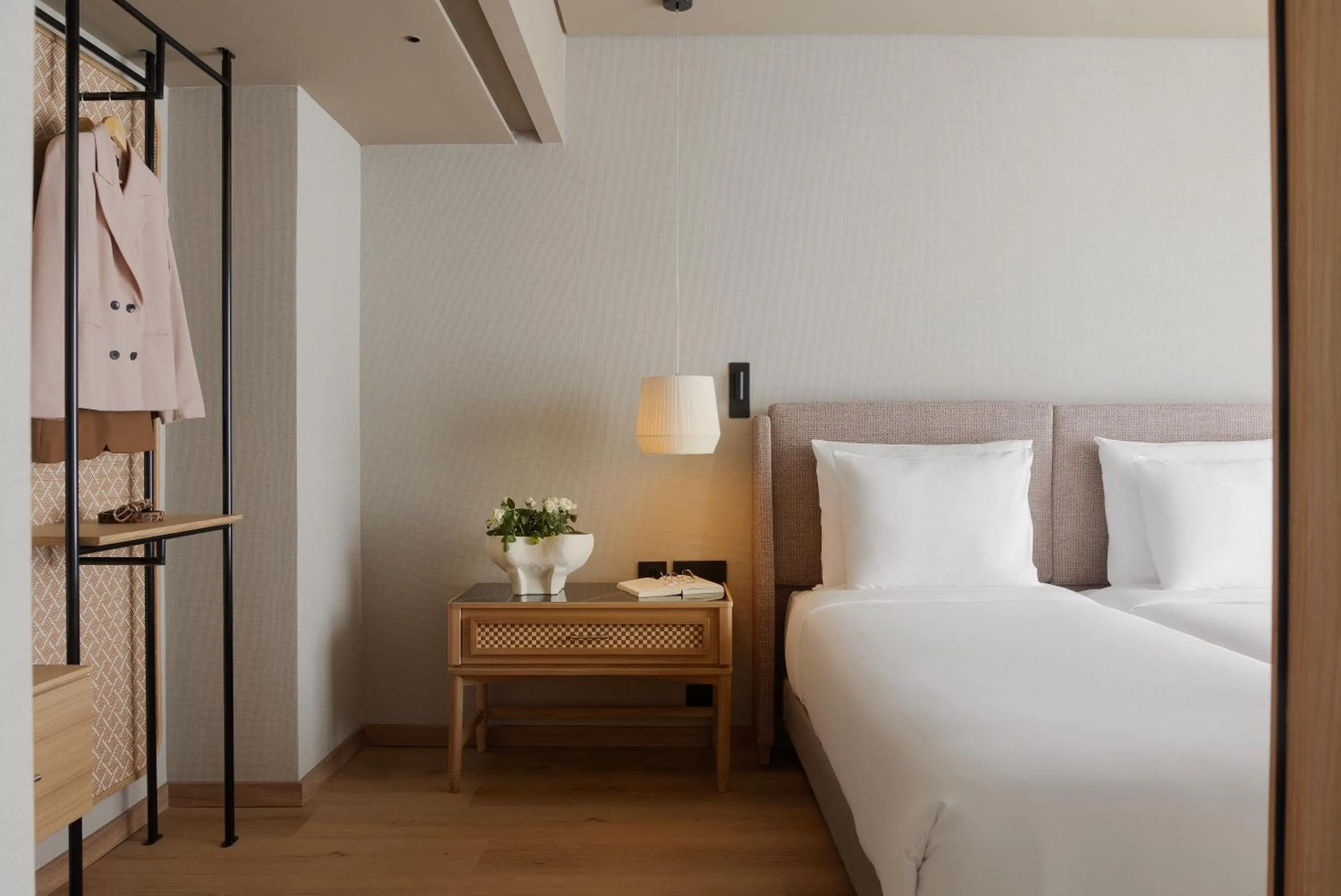 wardrobe, Bed in EVOLUTION Valbom