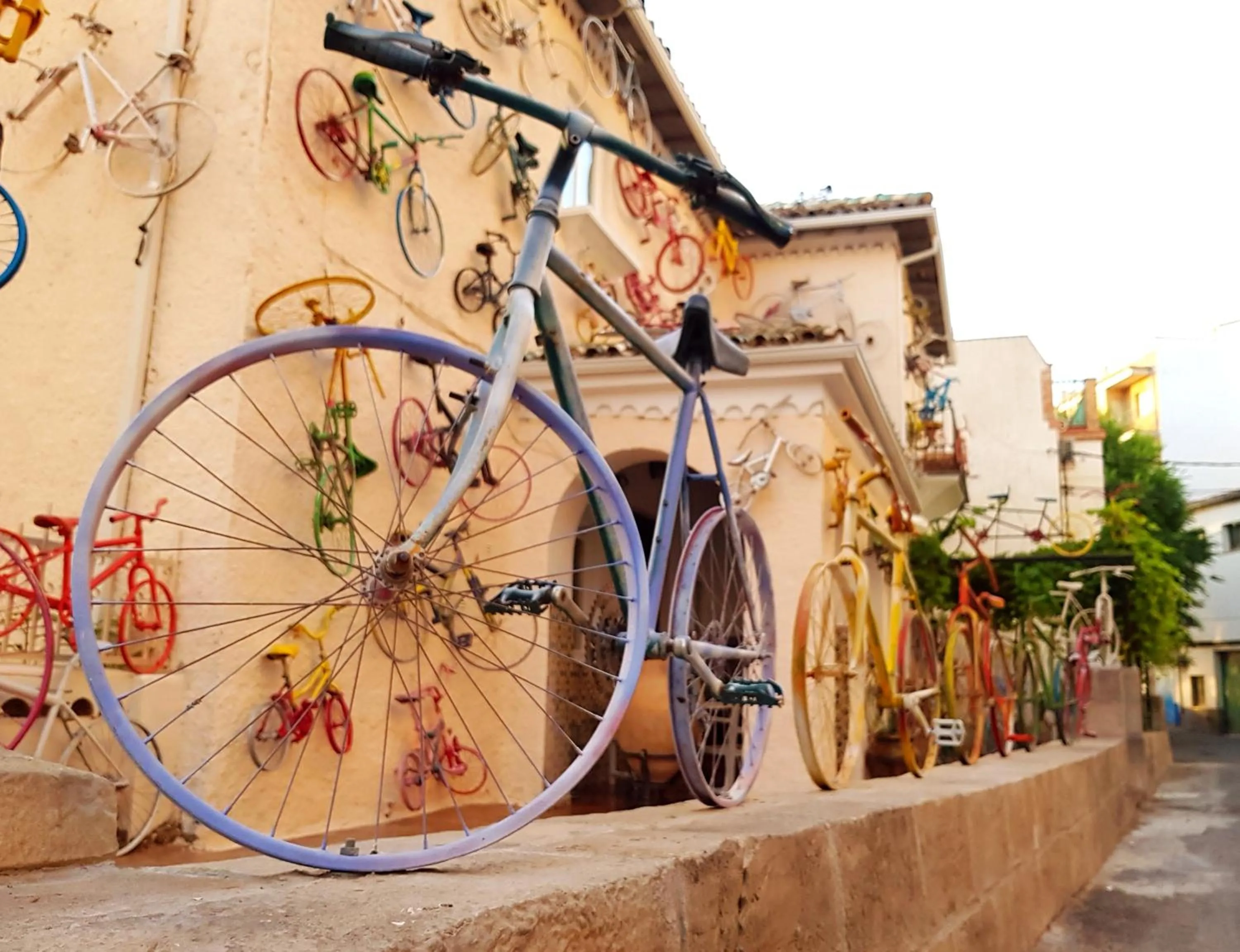 Property building in La Casa De Las Bicicletas