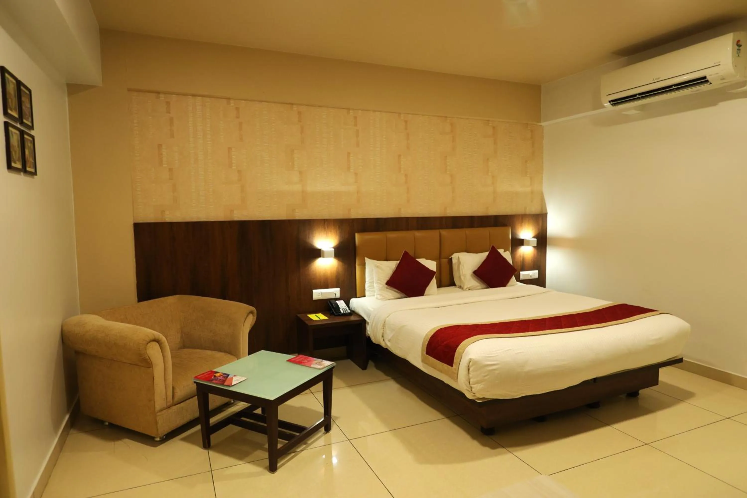 Bed in Sai International Hotel