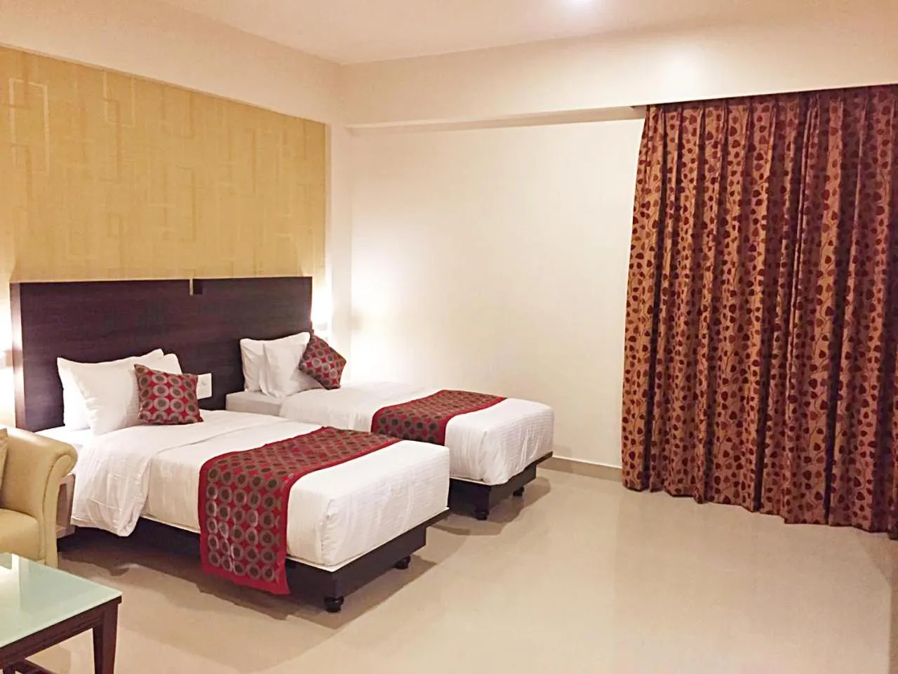 Bed in Sai International Hotel