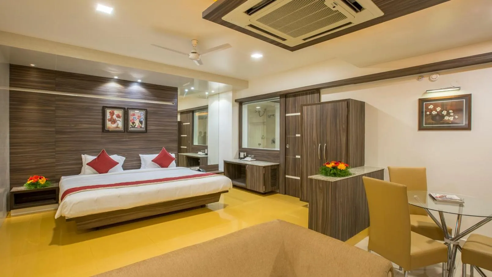 Bed in Sai International Hotel