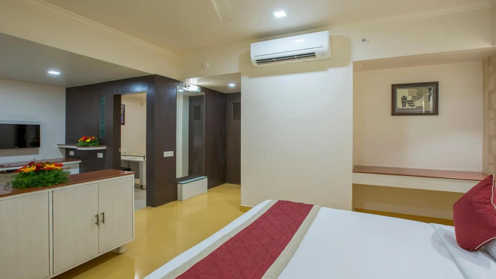 Bed in Sai International Hotel