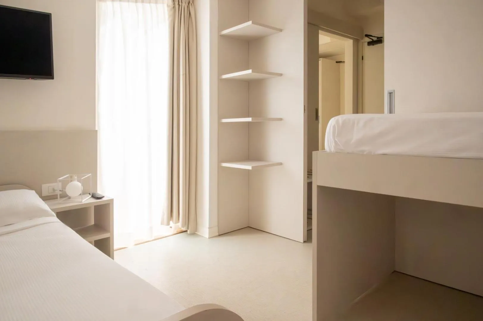 TV and multimedia, Bed in Hotel Savoy