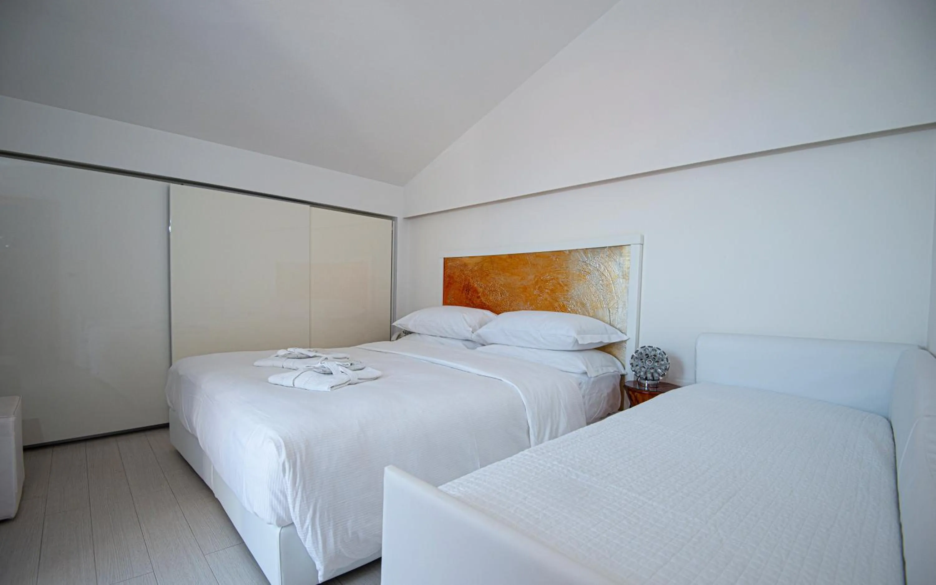 air conditioner, Bed in Hotel Savoy