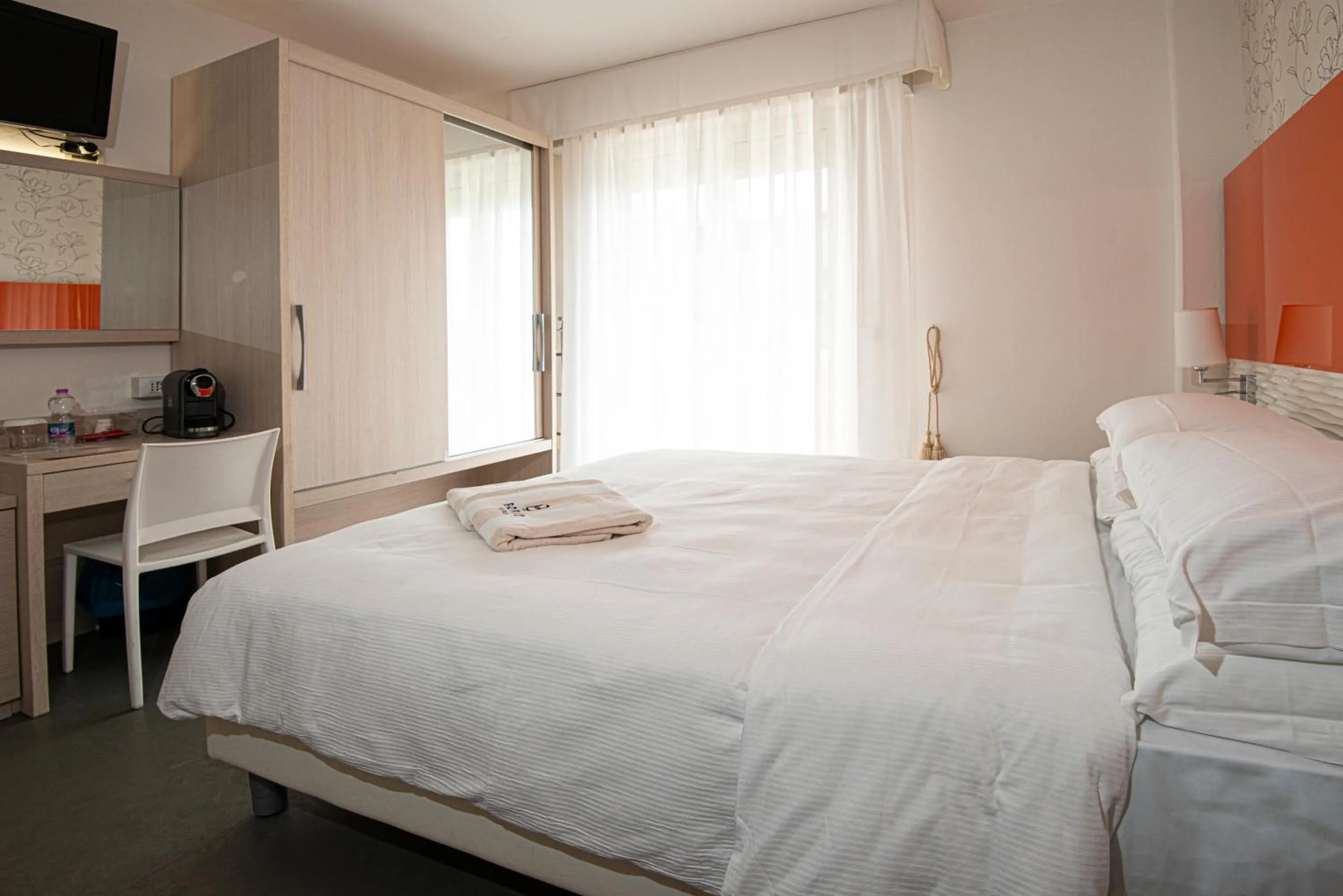 Coffee/tea facilities, Bed in Hotel Savoy