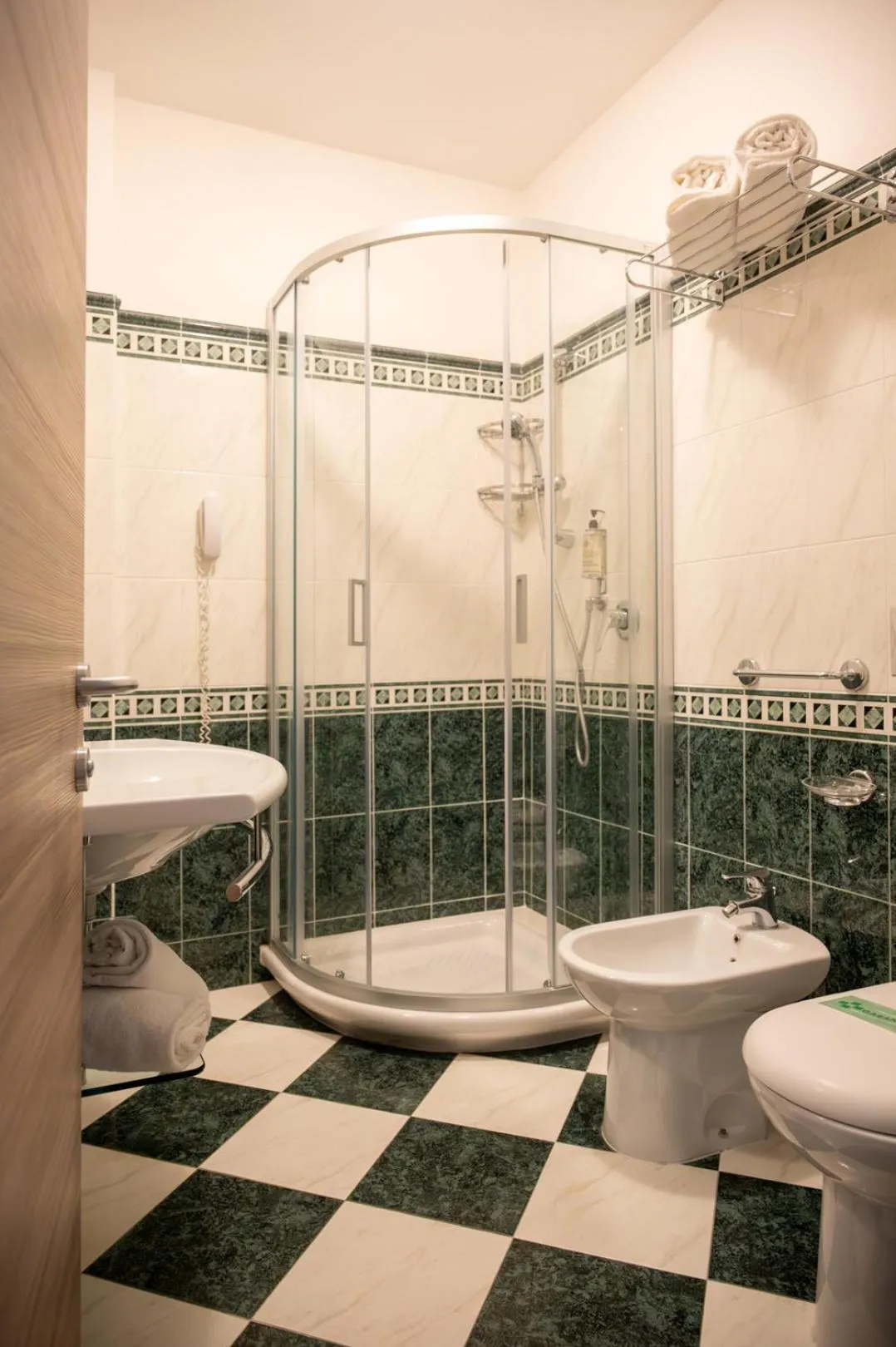 Shower in Hotel Savoy